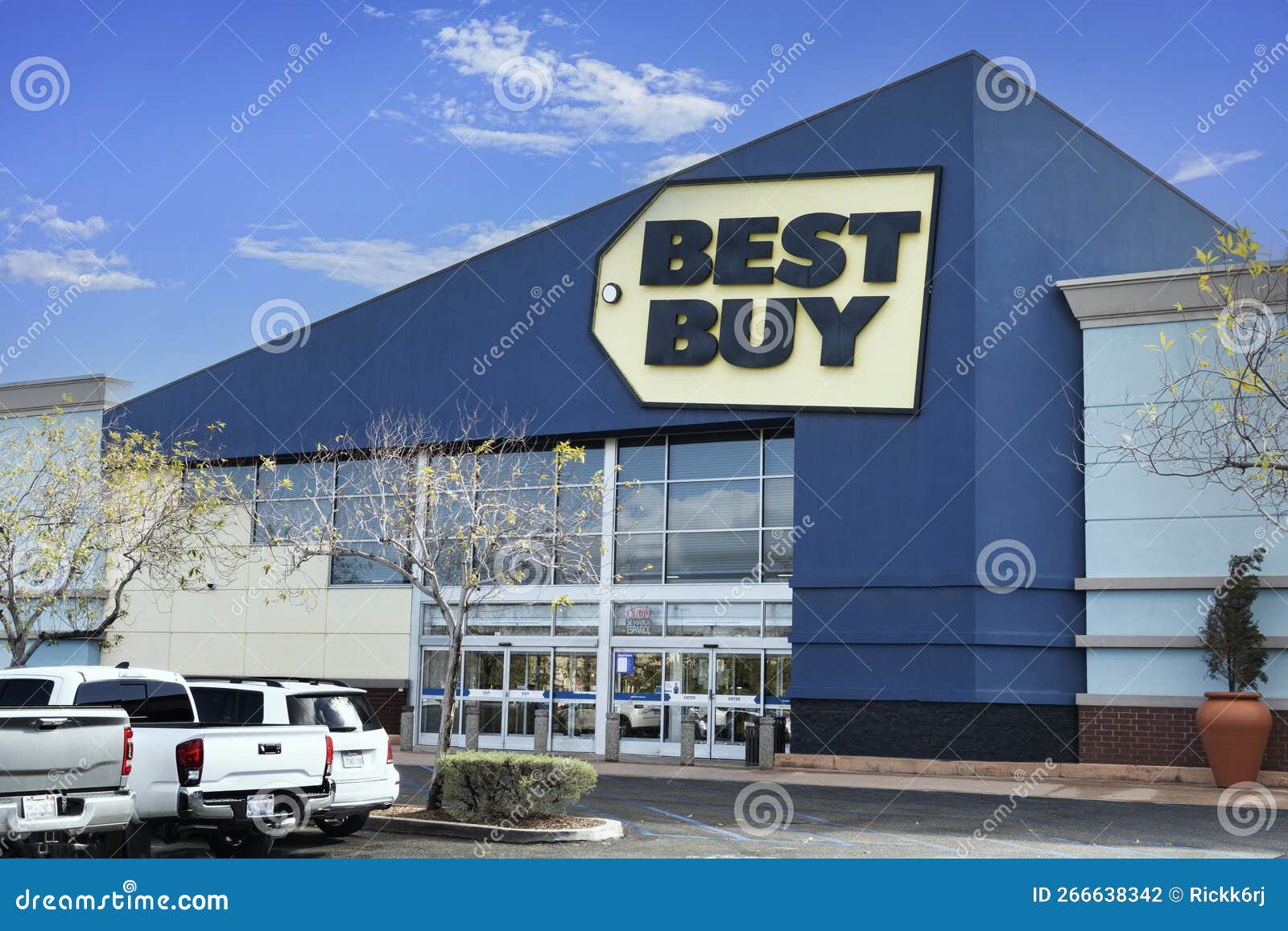 Corona, CA, USA January 16, 2023 Best Buy Electronics Store Front