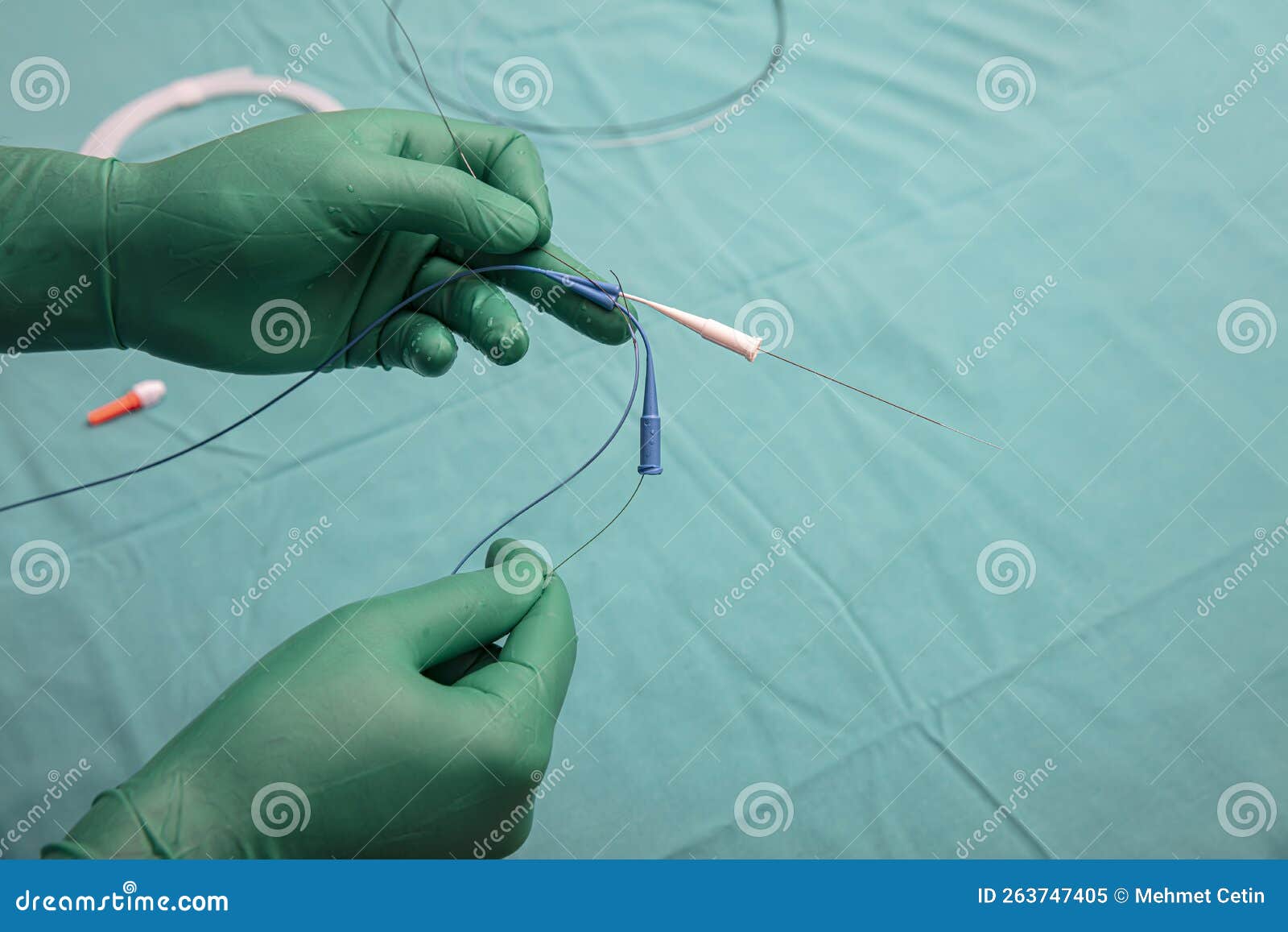 coronary imaging catheter. dual lumen catheter. coronary angiography showing micro catheter guidewire