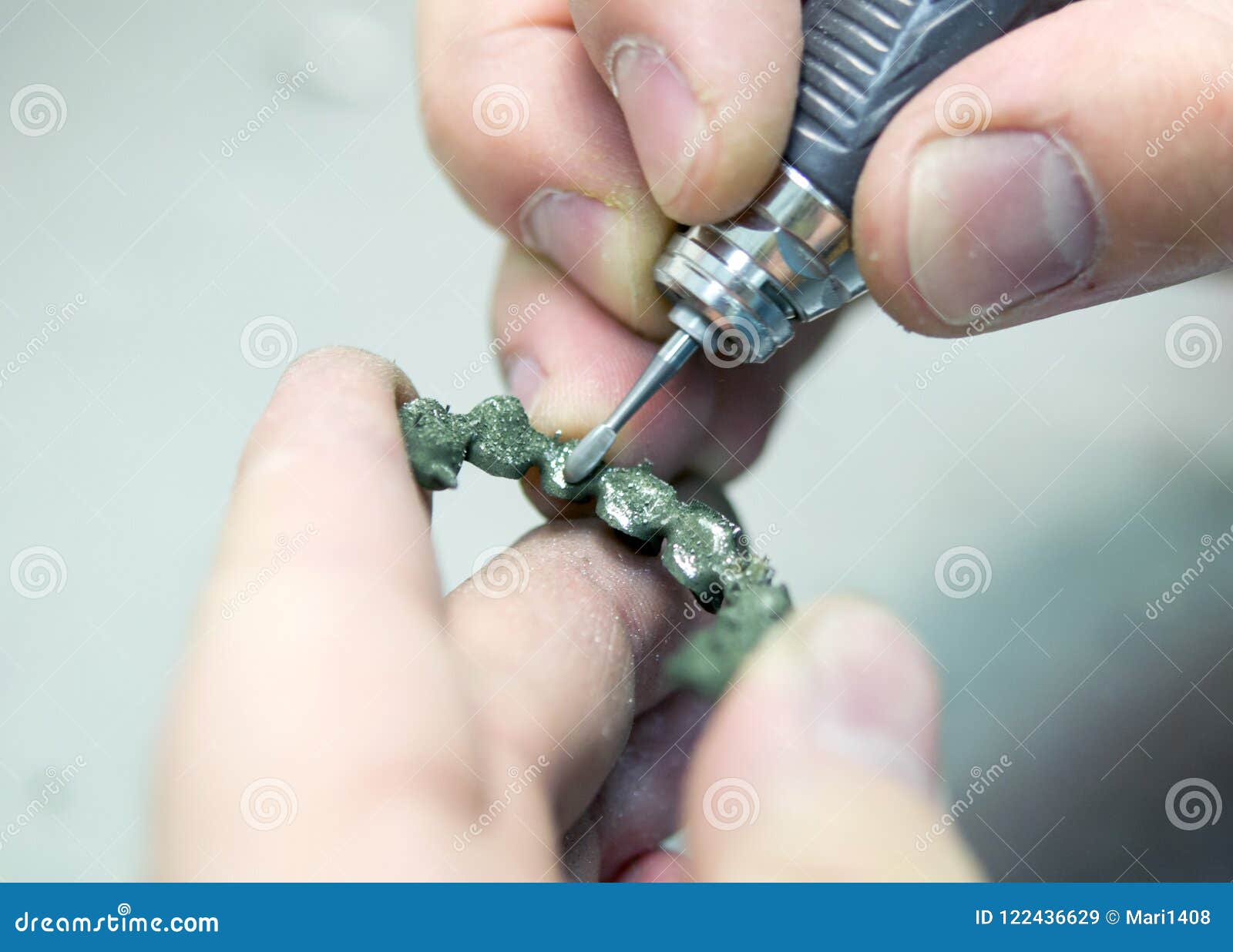 Coronas Del Diente De Los Molinos De Mano Del Dentista Creadas En La  Impresora 3d Para El Metal Imagen de archivo - Imagen de dentadura, creado:  122436629