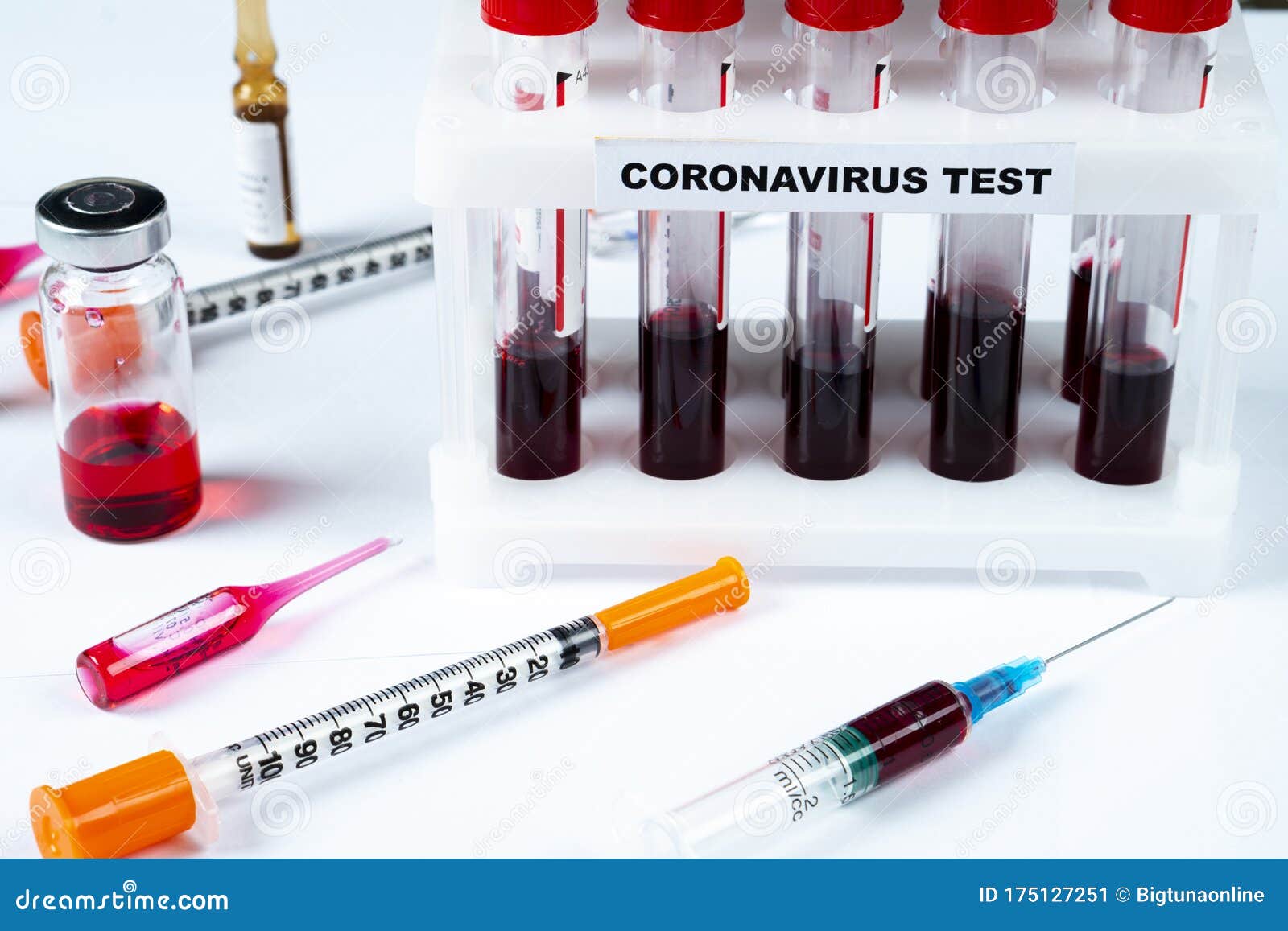 Почему кровь темная из вены. Старые пробирки для крови. Пробирка для анализа на коронавирус.