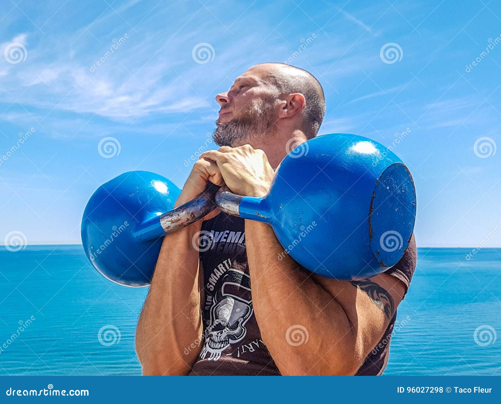 correct double kettlebell rack
