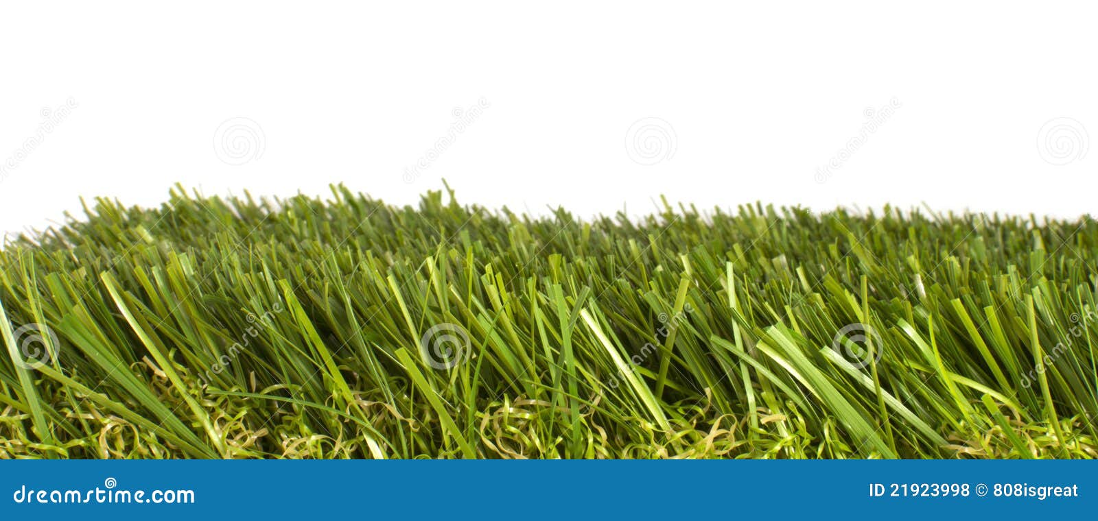 Correcção de programa da grama artificial verde manicured em um fundo branco