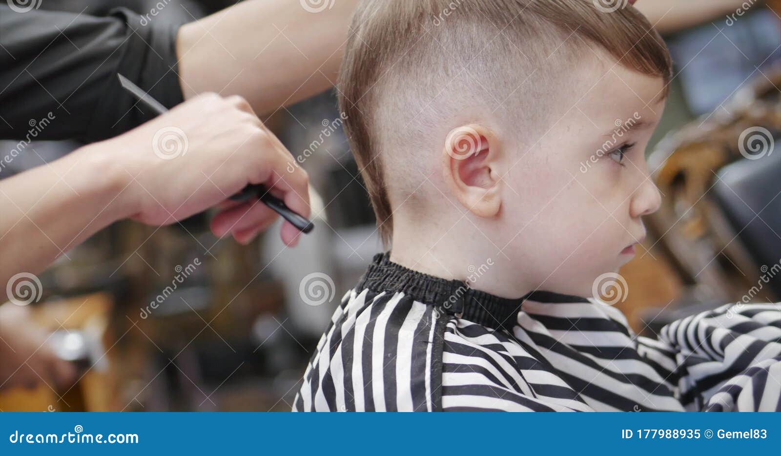 Foto: Penteado Infantil com fitas ., cabeleireiro(a)