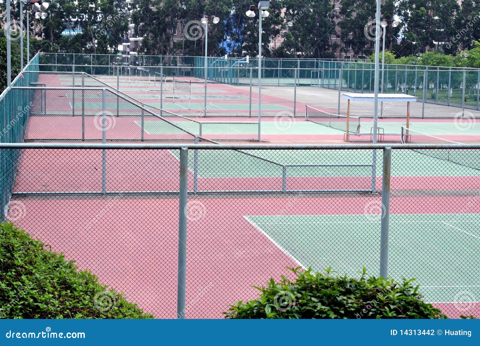 Corte di tennis fotografia stock. Immagine di servitù 14313442