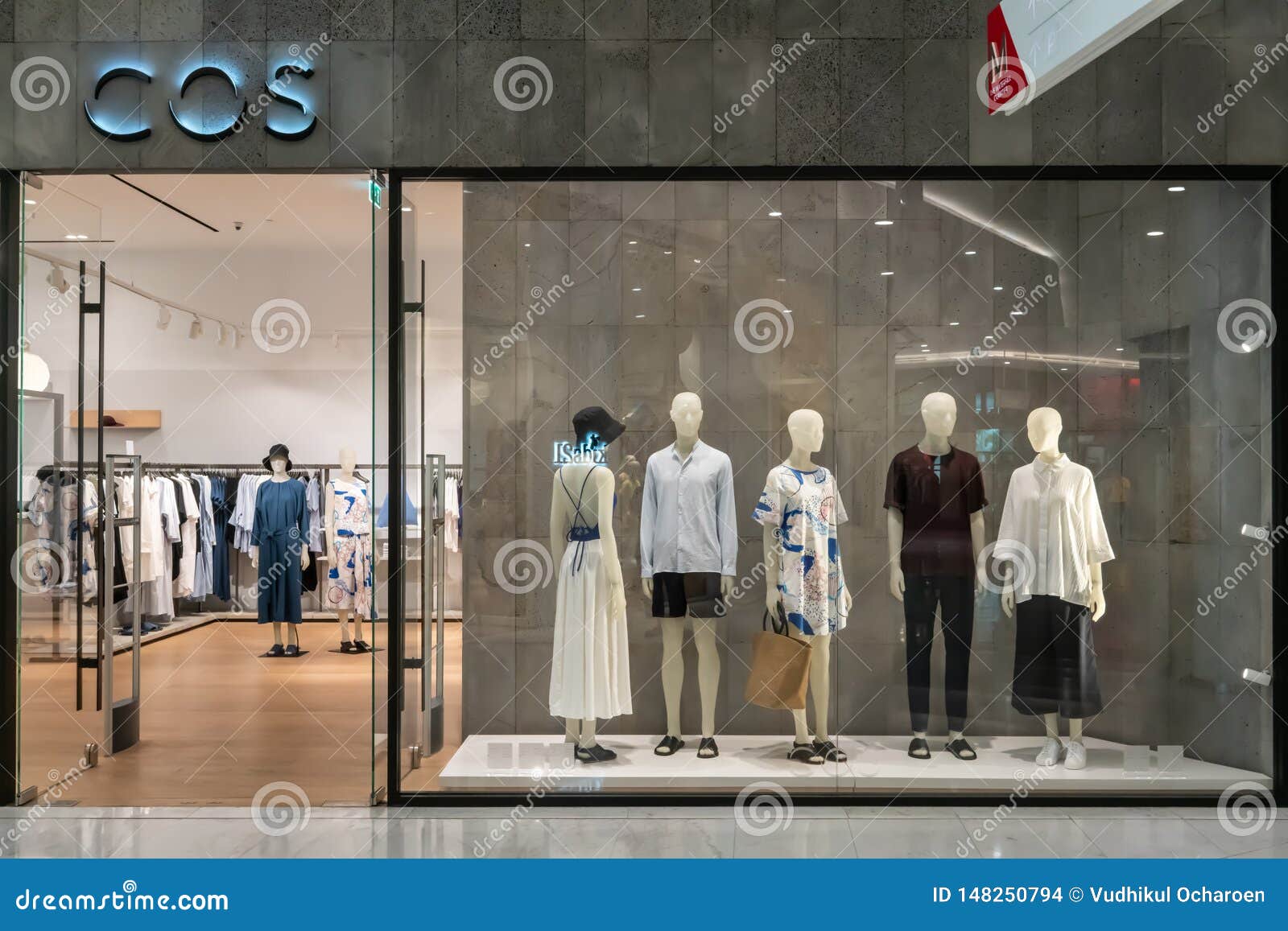 Cosstores. Cos бренд. Windows бренд одежды. Cos shop Pack. Cos shopfront.