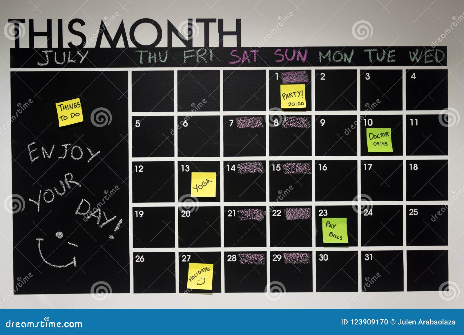 Cosas Para Hacer El Calendario De Pared Foto De Archivo Imagen De Calendario Pared 123909170 hacer un calendario de pared con fotos