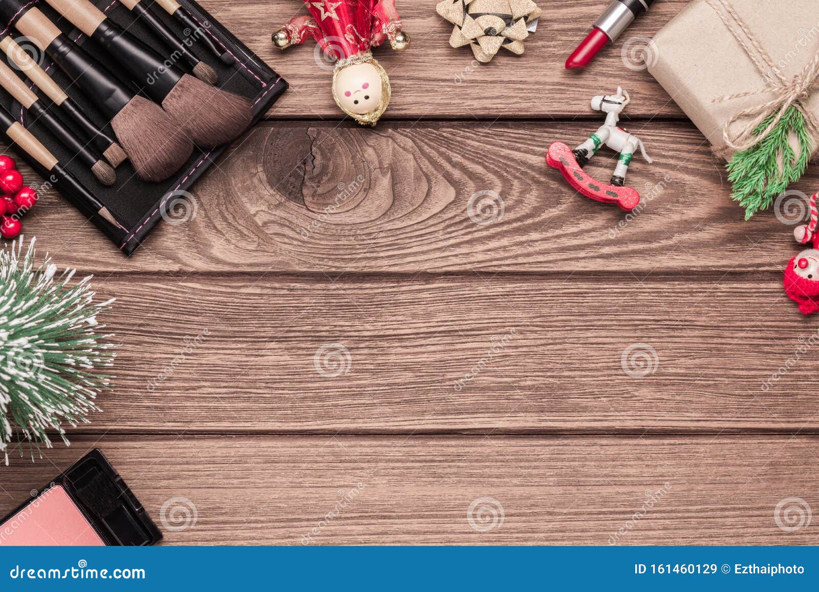 Cosméticos Femeninos, Cepillos De Maquillaje, Pintalabios Y Adornos Navideños Sobre Fondo De Madera, Vista Plana Superior Con Esp Imagen de archivo - Imagen de creativo, encanto: 161460129 Cosméticos Femeninos, Cepillos De Maquillaje, Pintalabios Y Adornos Navideños Sobre Fondo De Madera, Vista Plana Superior Con Esp Imagen de archivo - Imagen de creativo, encanto: 161460129