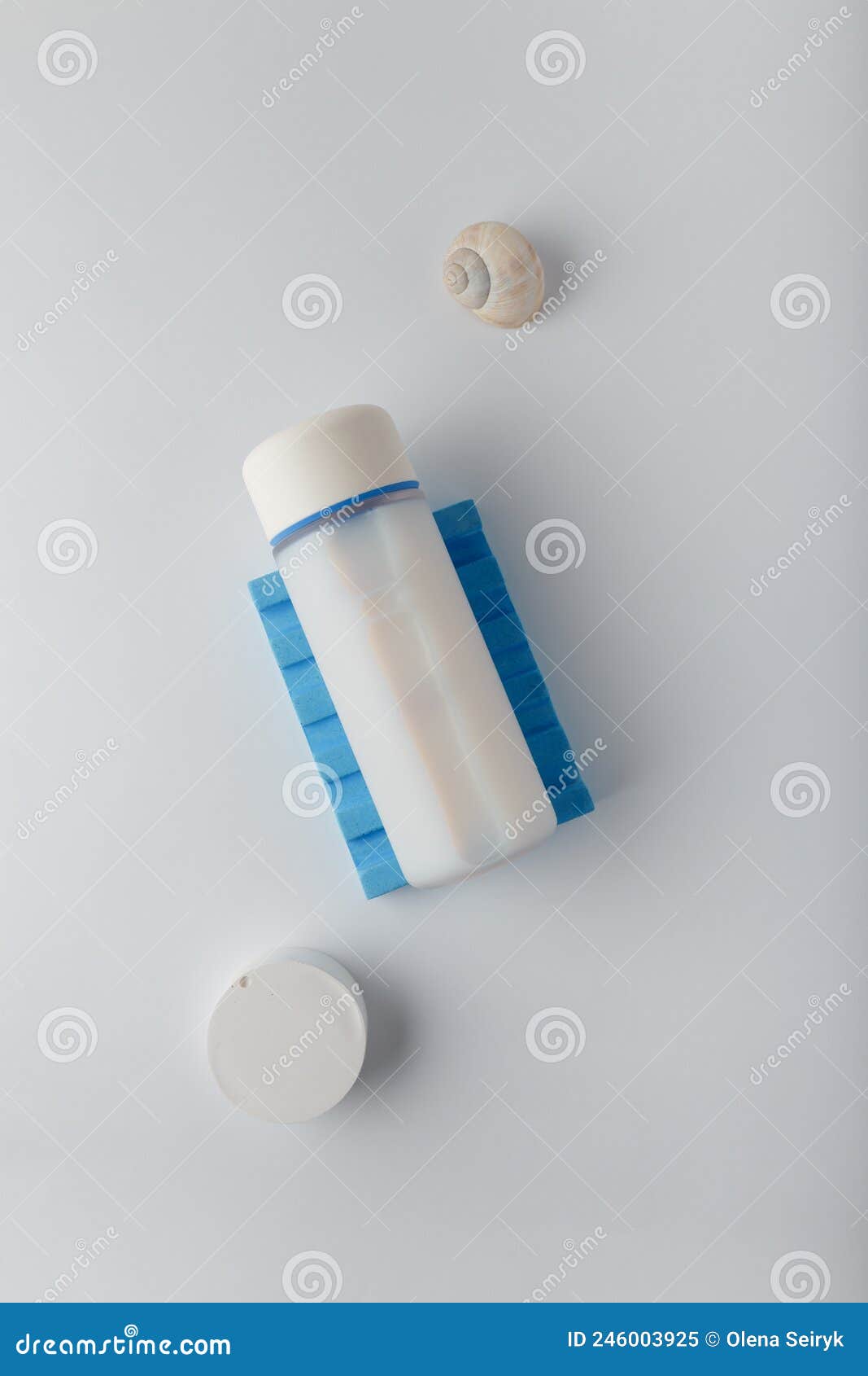 cosmetics bottle mock up on white background, blank label, no brand. cream refiner, shampoo, foam container for face skin care,