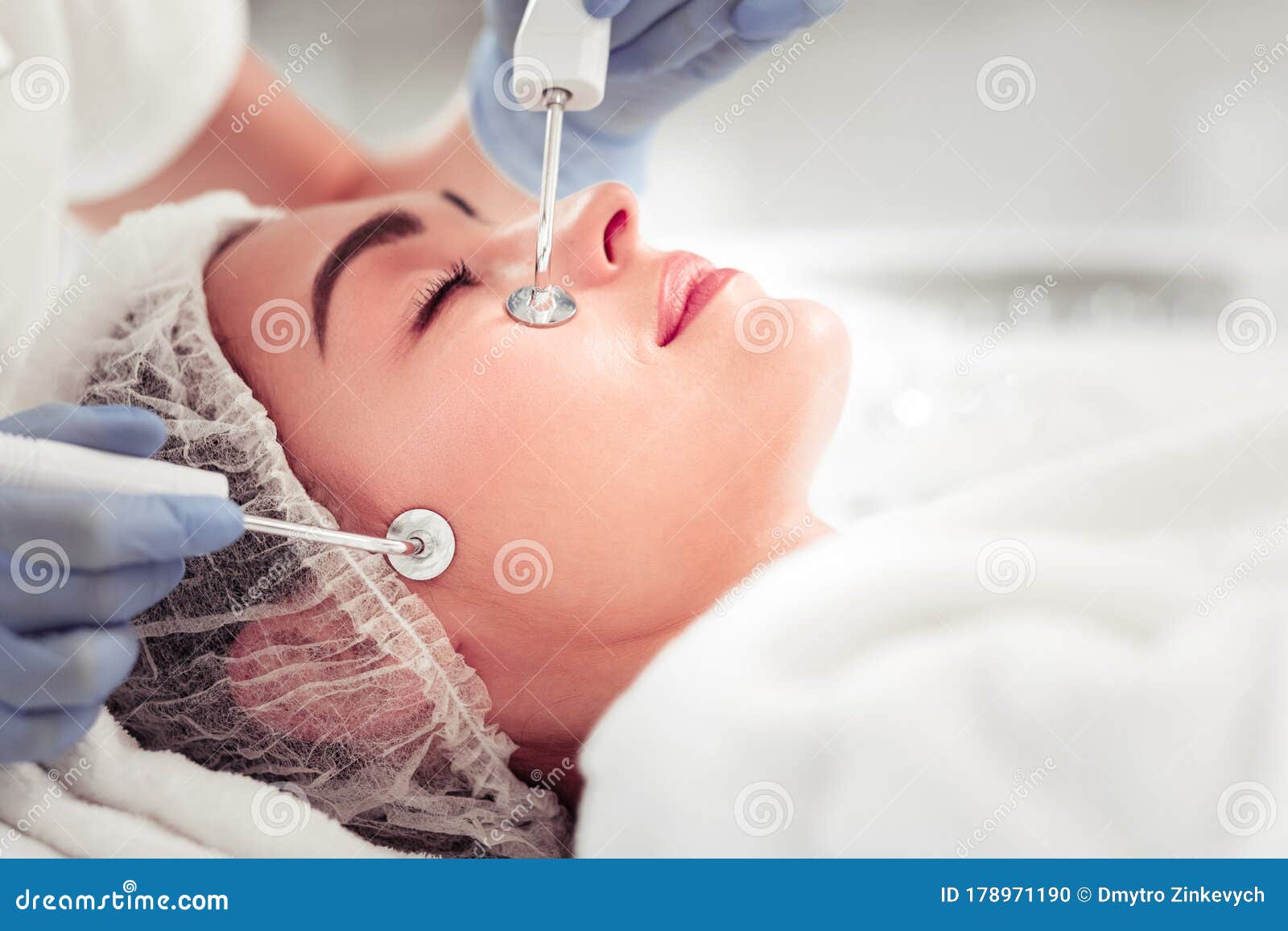 Cosmetologist Wearing Gloves Doing Apparatus Face Cleansing For Woman