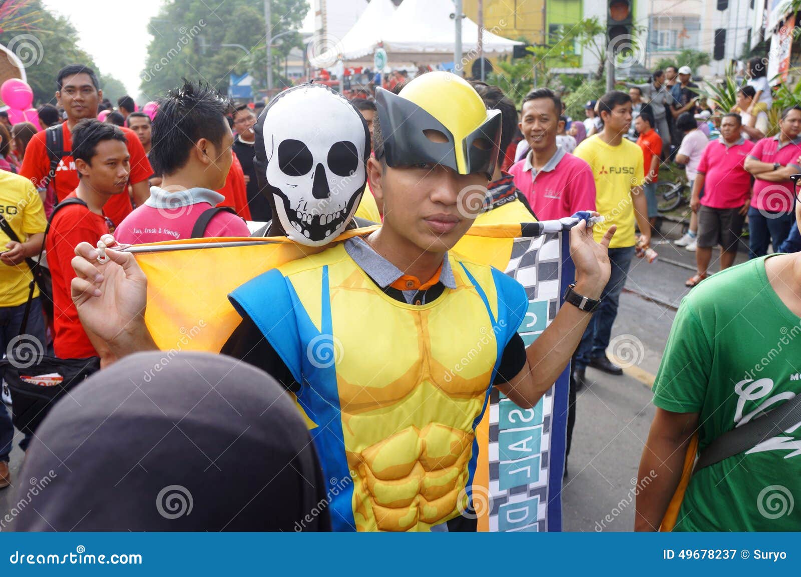 Cosplay-Gemeinschaft traf sich Auto-im freien Tagesereignis in der Stadt des Solos, Jawa Tengah, Indonesien