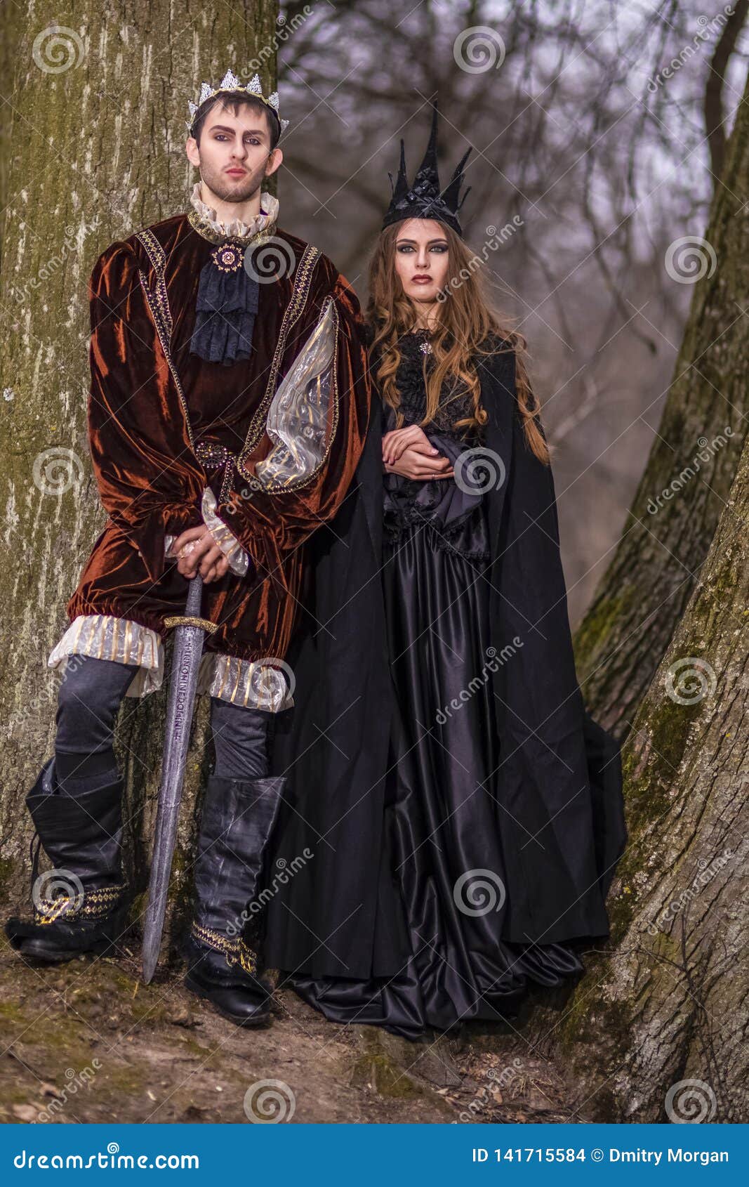 Cosplay Ideas.Caucasian Couple As King and Queen in Fur Medieval ...