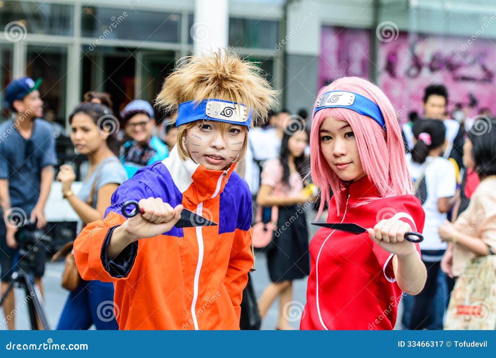 Cosplayer Как Характеры Naruto И Сакура От Naruto В Японии Festa В.