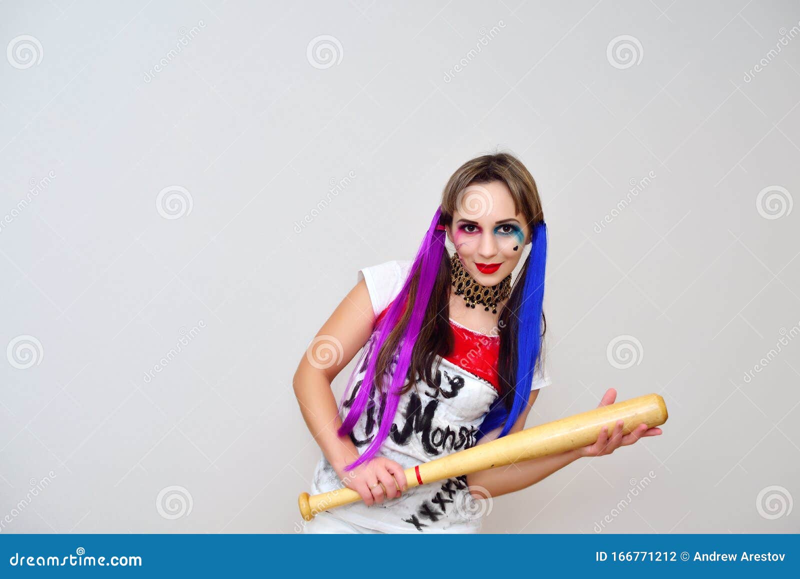 Cosplayer Con Una Mazza Da Baseball Nel Costume Di Harley Quinn