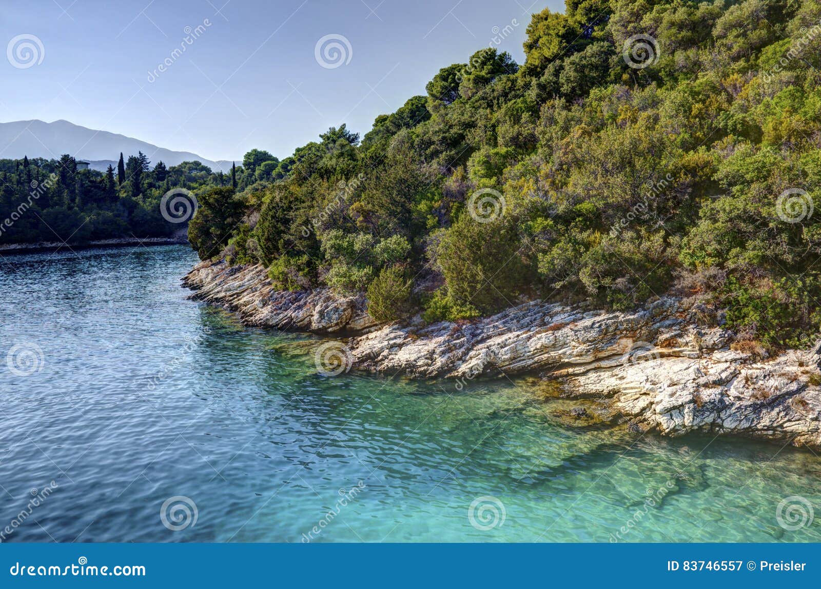 Costa Dell'isola Di Skorpios, Grecia Immagine Stock - Immagine di verde ...