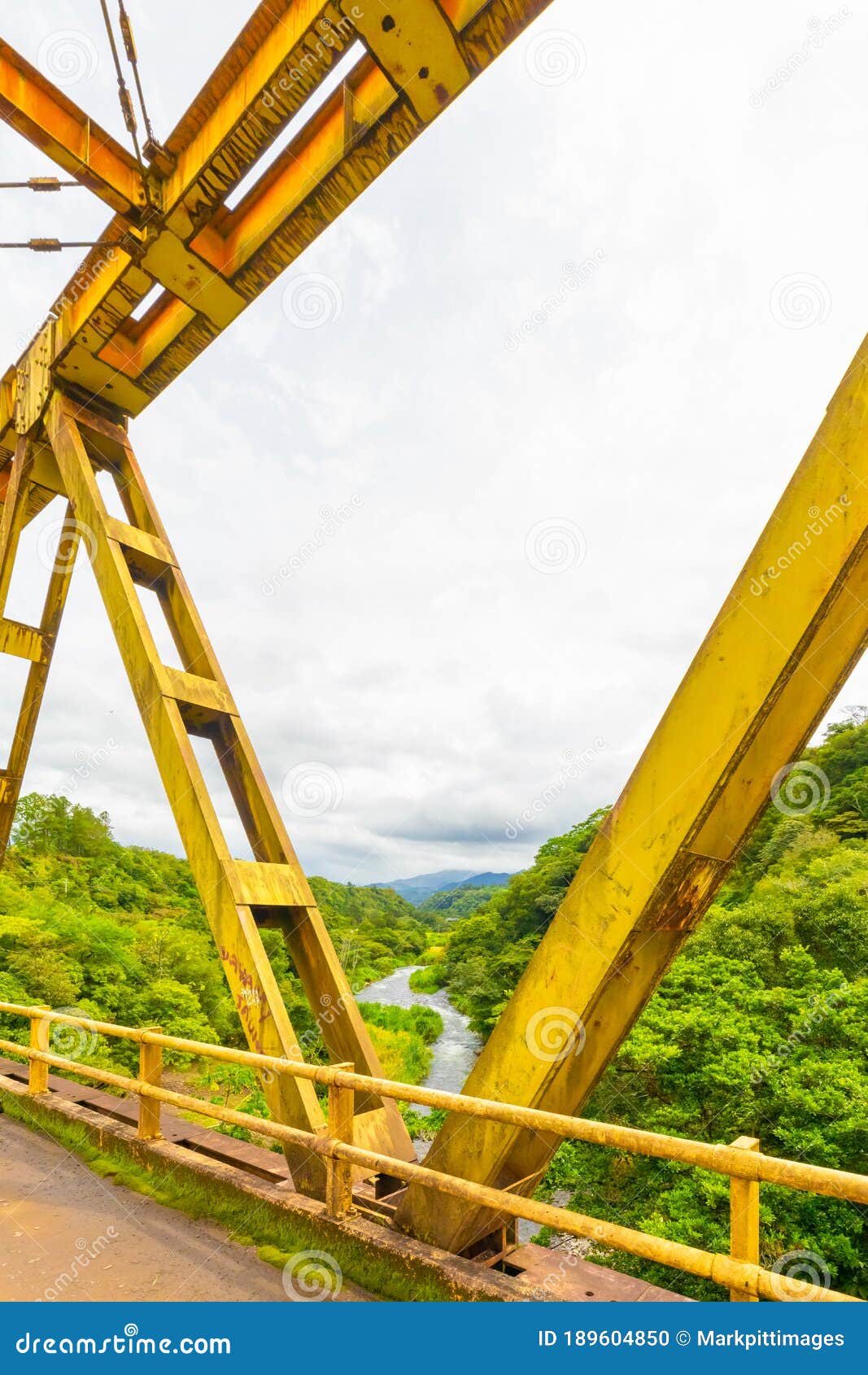 costa rica bridge over the sucio river