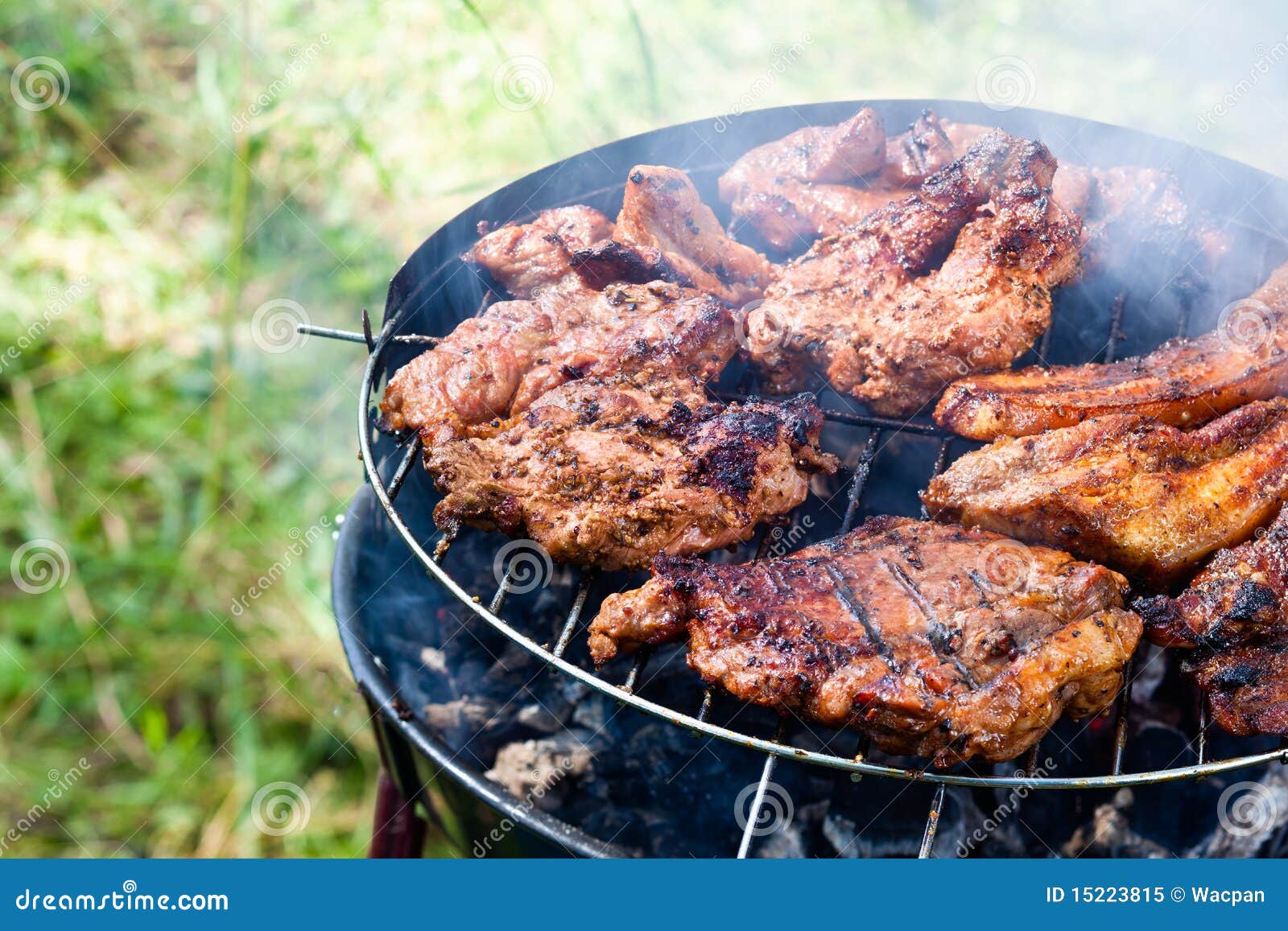 Parrilla para asar carnes con leñas Stock Photo