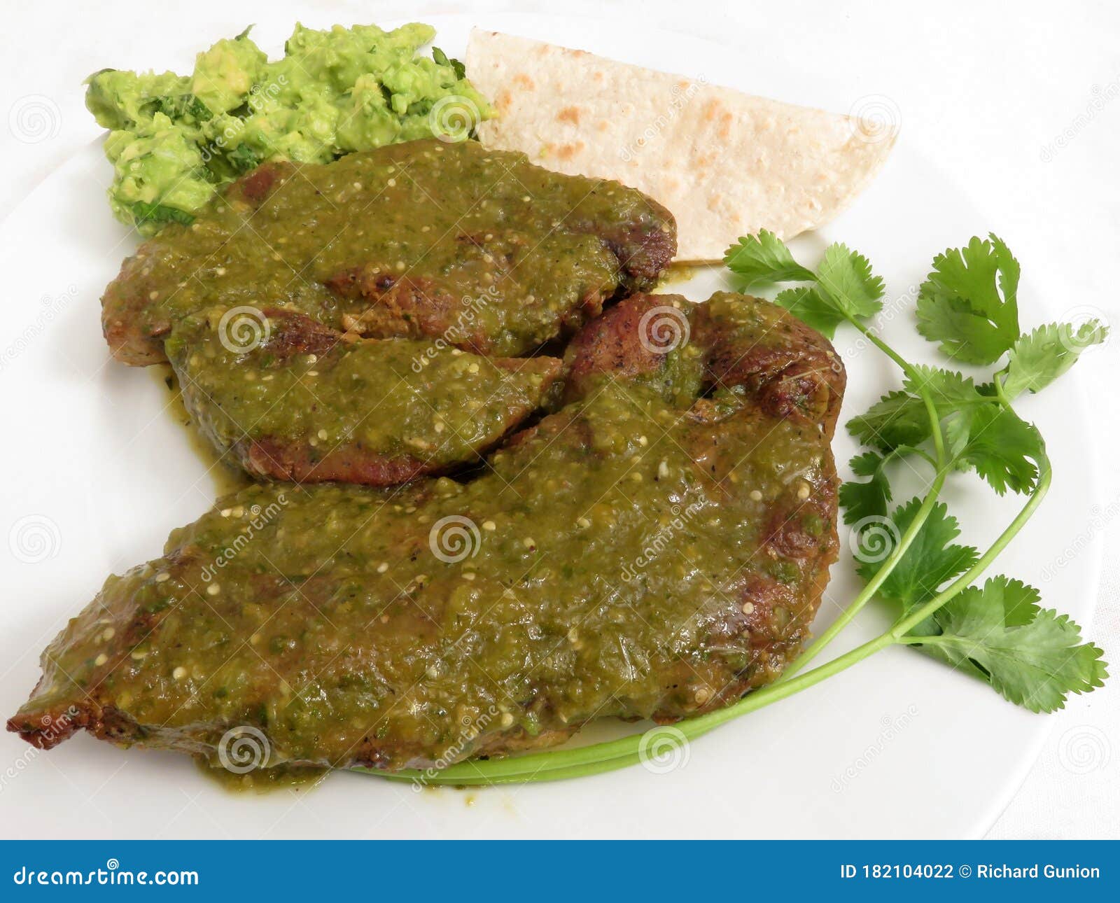 Costillas De Cerdo Para Cenar En Salsa Tomatillo Foto de archivo ...