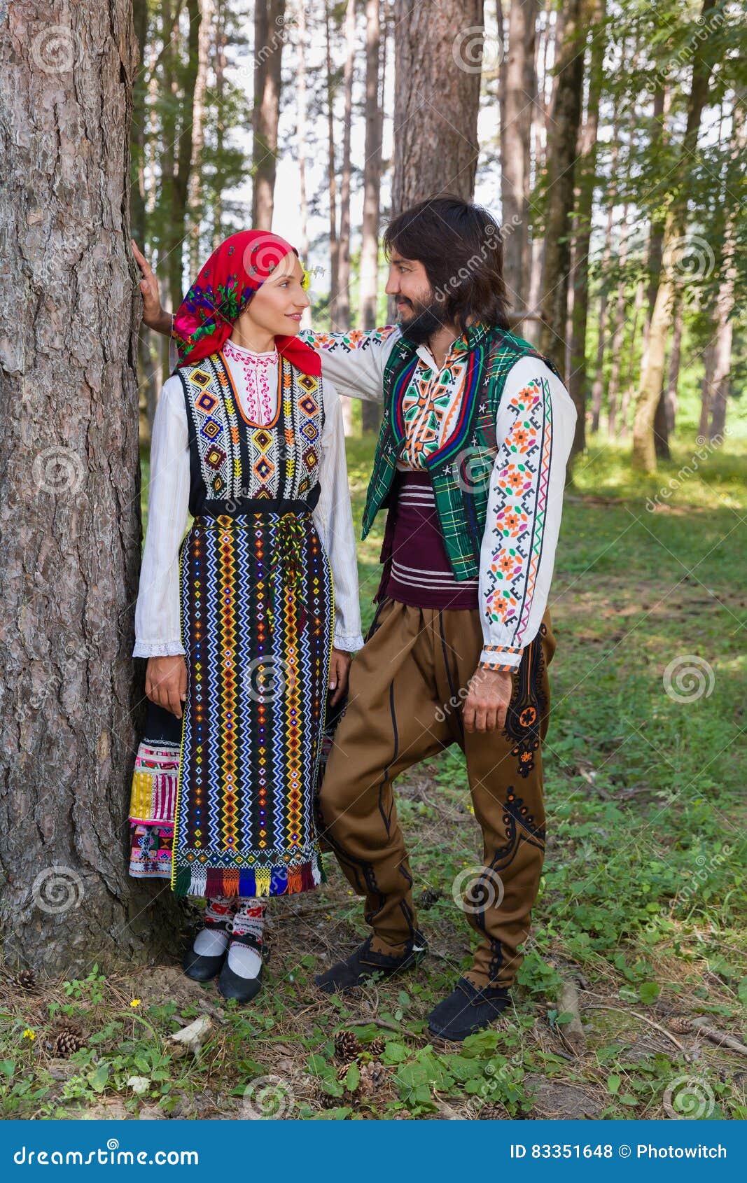 Costume Traditionnel Bulgare Photo stock - Image du ethnique, mode: 83351648