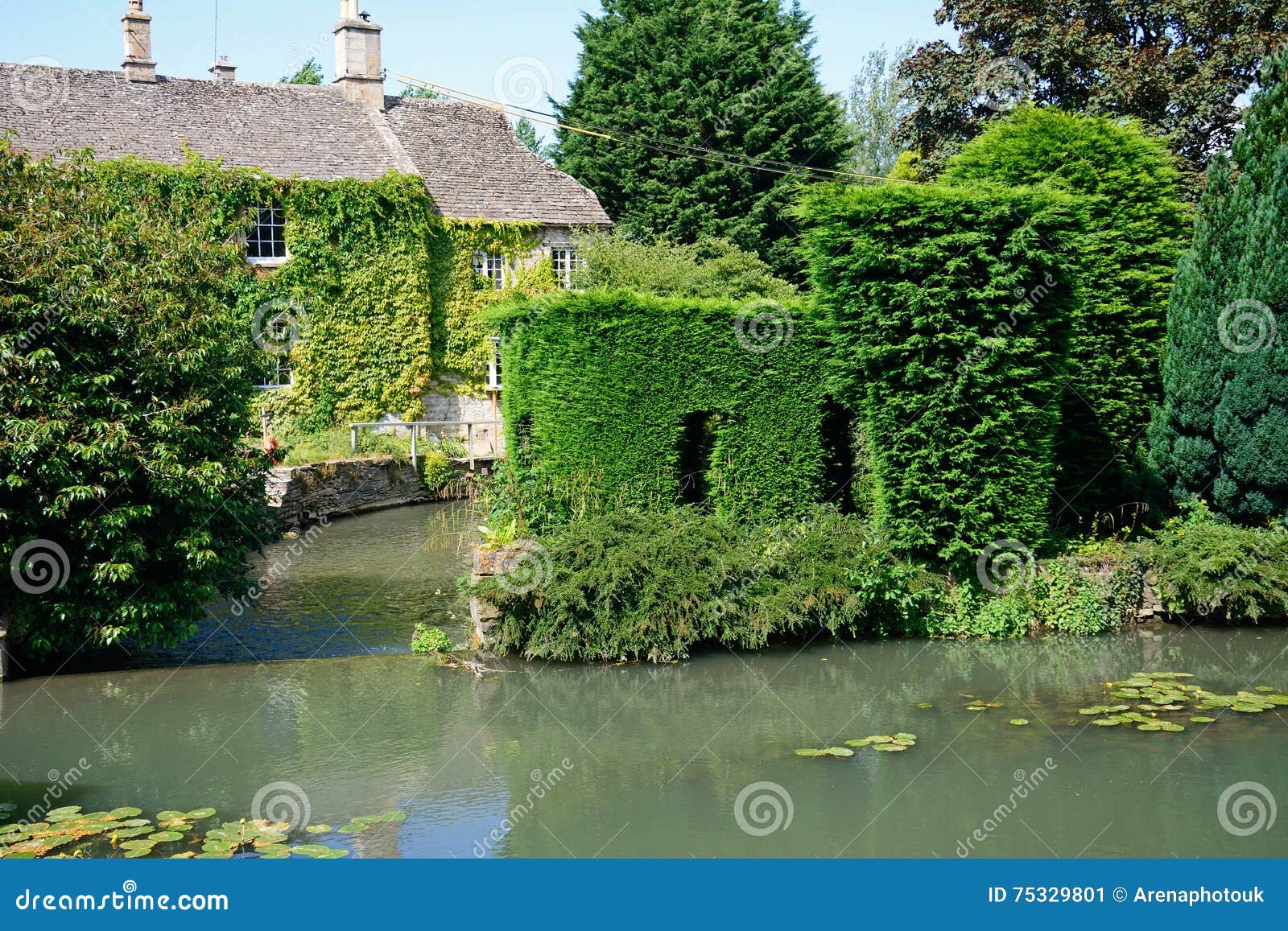 Cottage Along River Windrush Burford Stock Image Image Of
