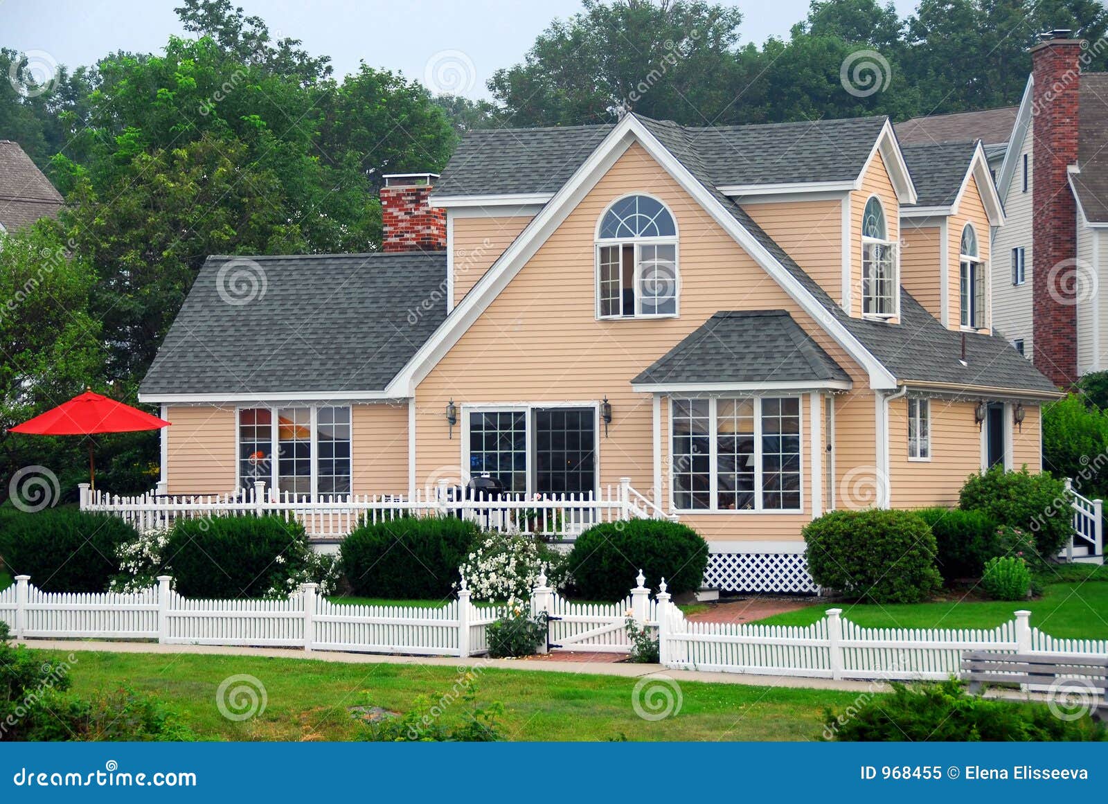 Cottage in Maine stock image. Image of luxury, architecture 968455