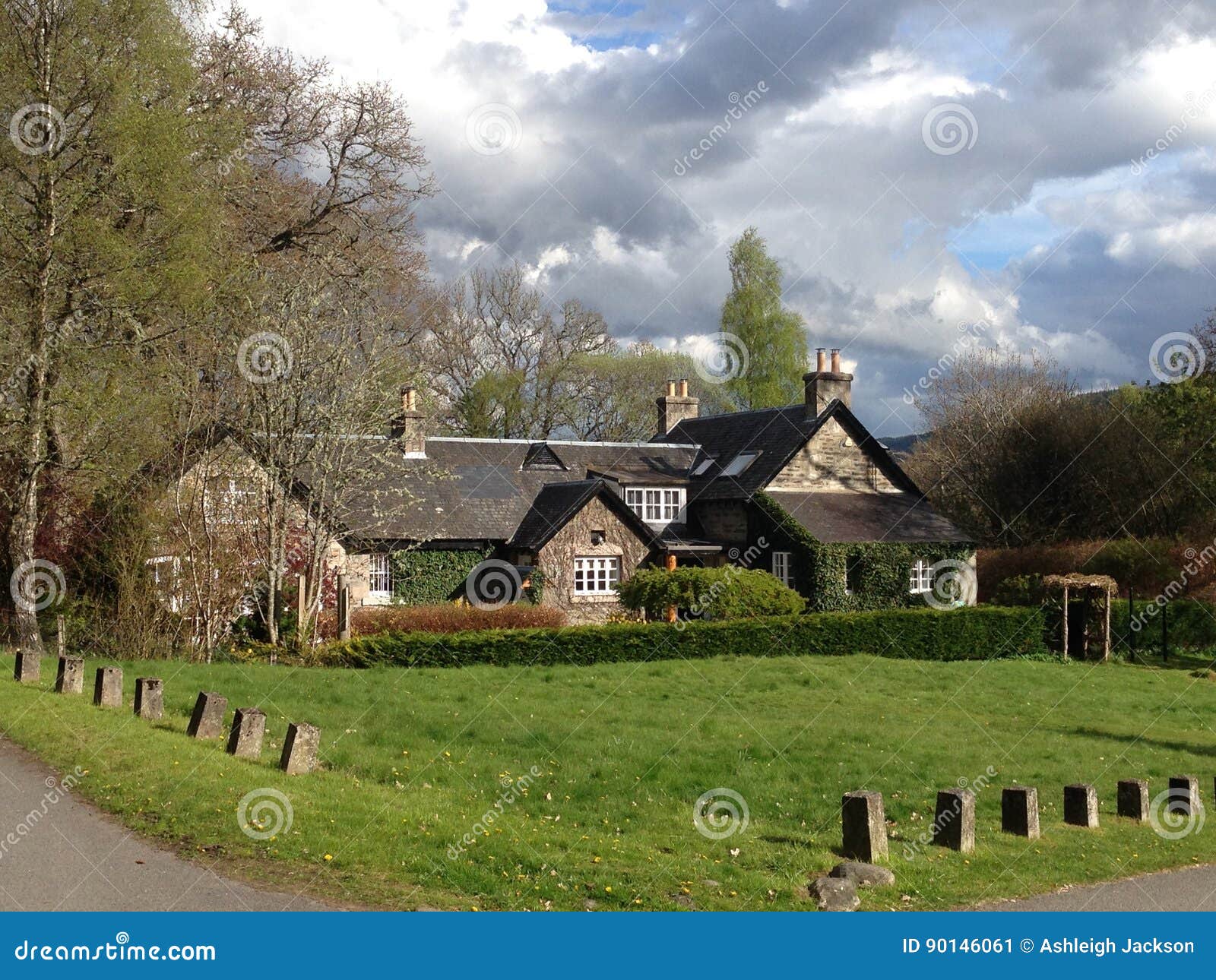 Cottage in Pitlochry stock image. Image of pitlochry 90146061