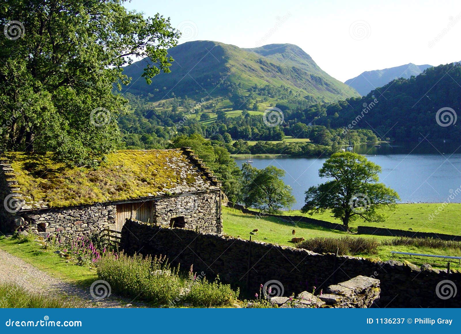 Cottage on Ullswater stock image. Image of green, district 1136237