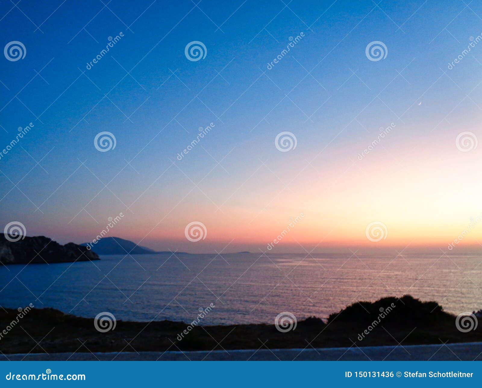 Coucher Du Soleil Au Dessus De La Baie En Grèce Photo Stock