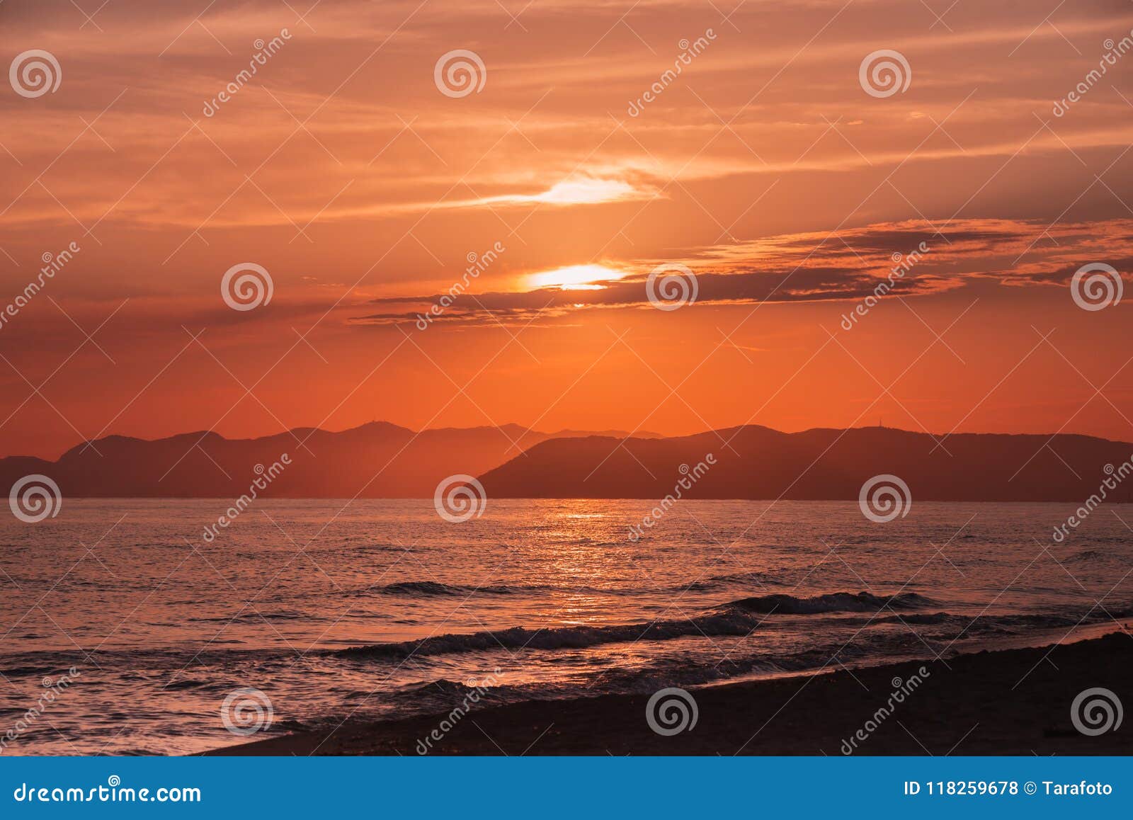 Coucher Du Soleil Au Dessus De La Mer Milieux Pour Des