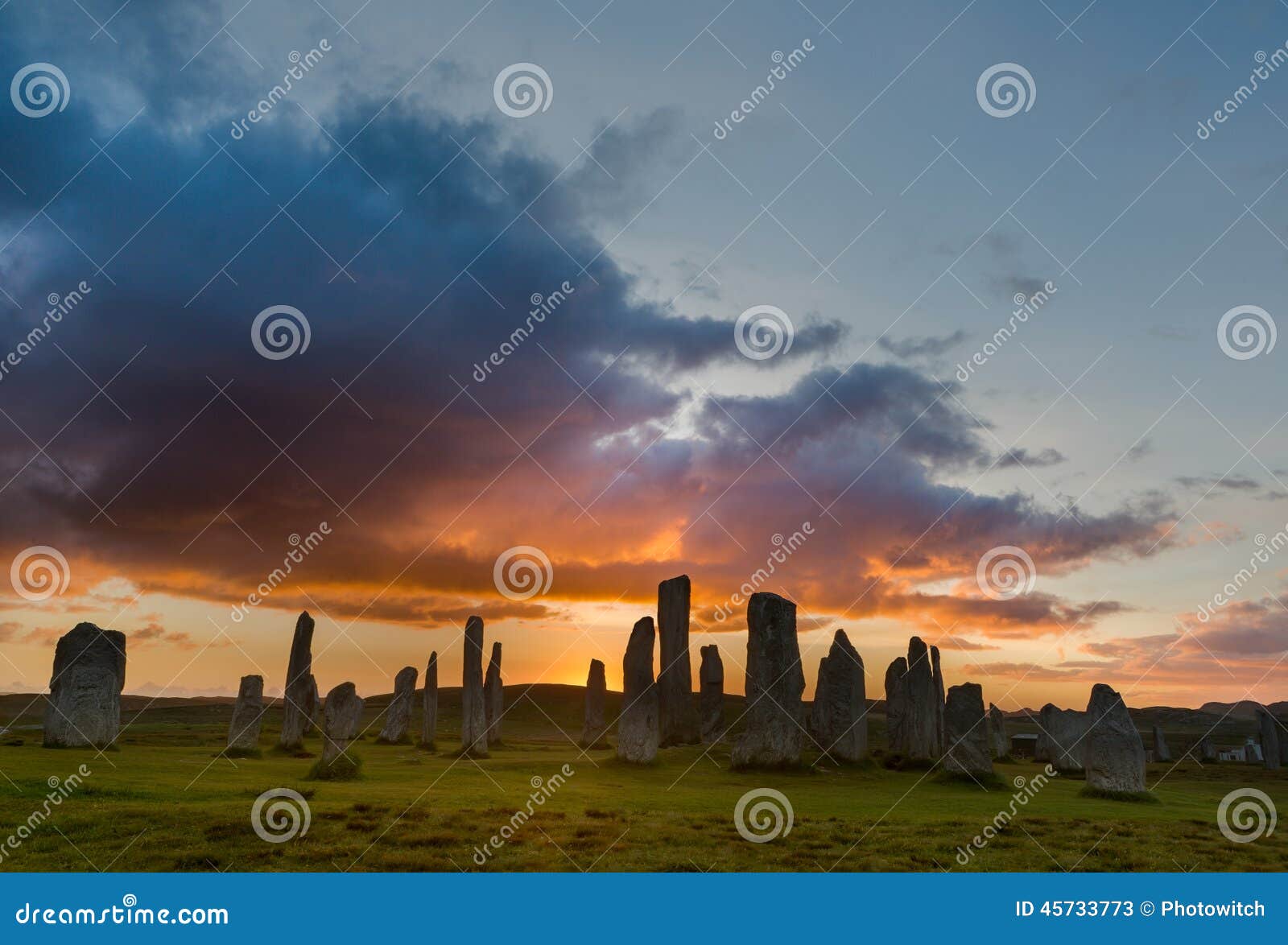 Coucher Du Soleil Avec Le Cercle En Pierre Image stock Image du