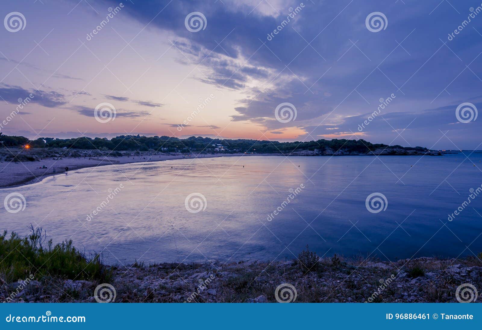 Coucher Du Soleil Foncé Dans La Baie De Rosas Costa Brava