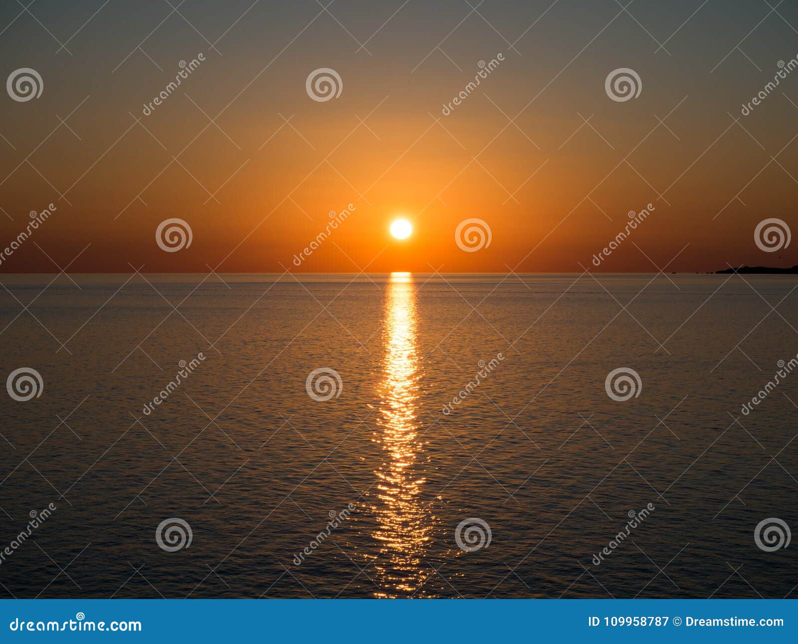 Coucher Du Soleil Italien Sans Des Nuages Image Stock