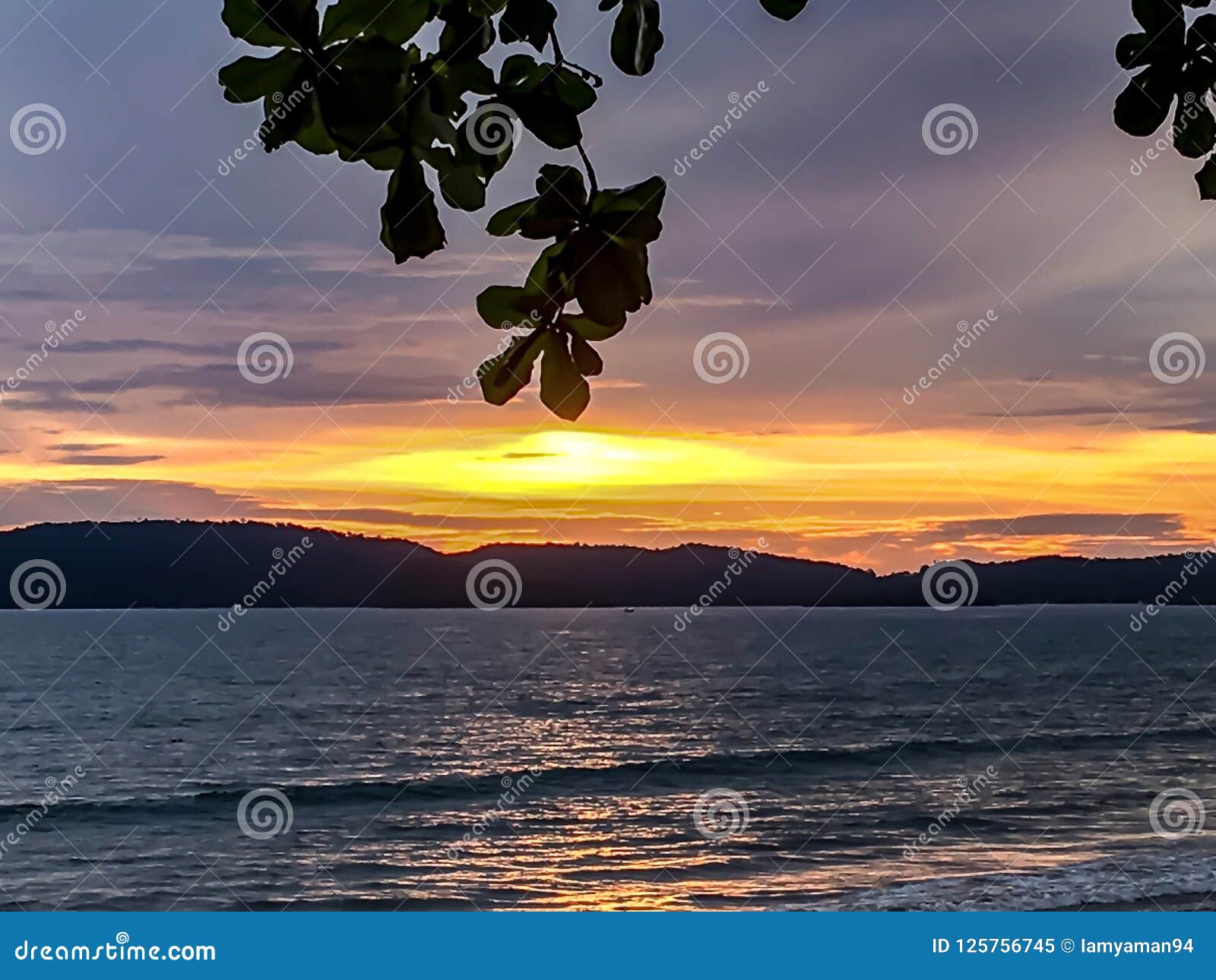 Coucher Du Soleil Panoramique à La Plage Dao Nang Krabi