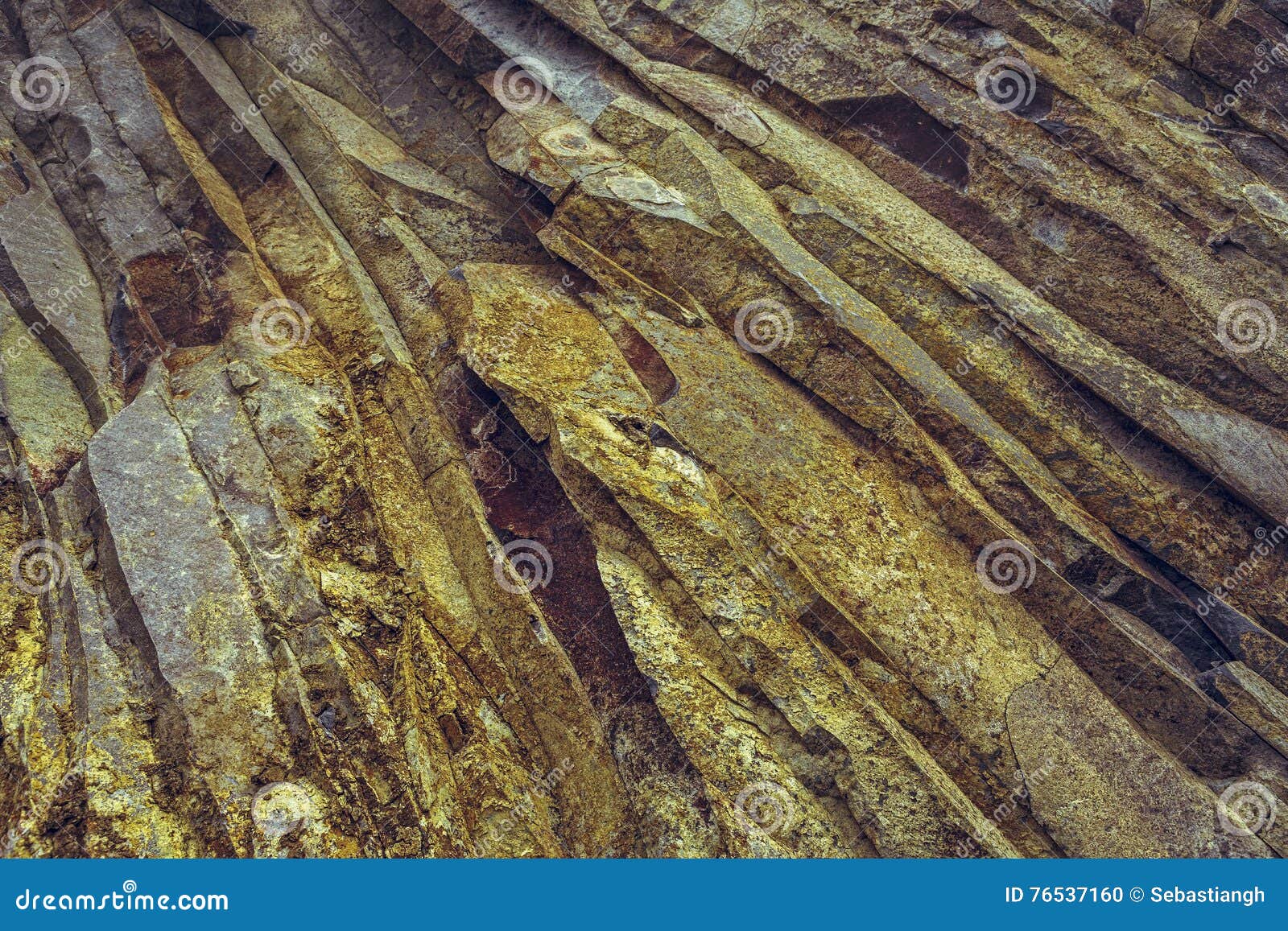 Couches De Roche De Basalte Photo stock Image du saleté 76537160