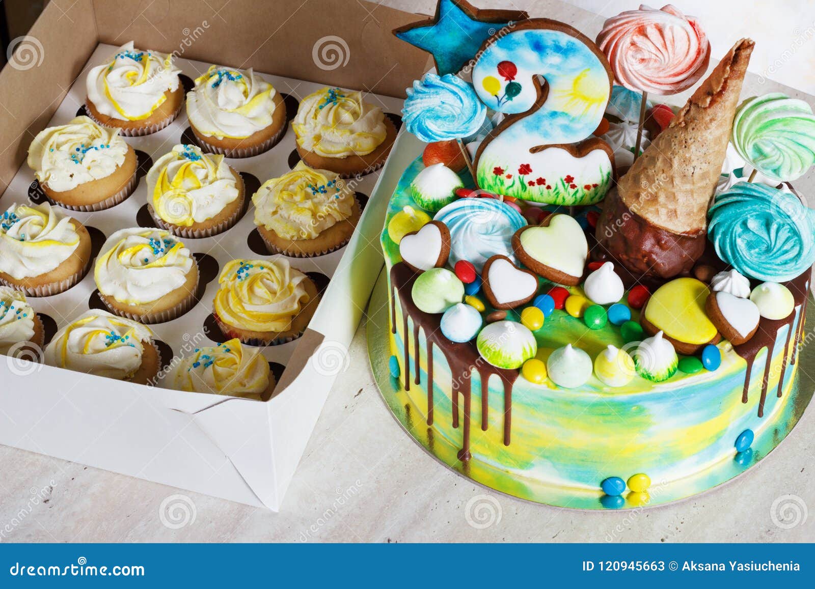 Couleur Moderne D Arc En Ciel De Gateau Du S D Enfants Sur Un Fond Blanc Avec La Meringue En Bois Image Stock Image Du Sucrerie Fond Couleur Moderne D Arc En Ciel De Gateau Du S D Enfants Sur Un Fond Blanc Avec La Meringue En Bois Image Stock Image Du Sucrerie Fond