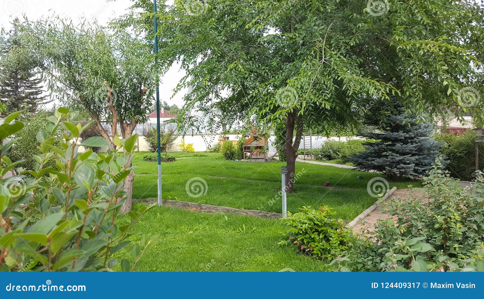 Country Cottage Area Landscaping Stock Image Image Of Deck