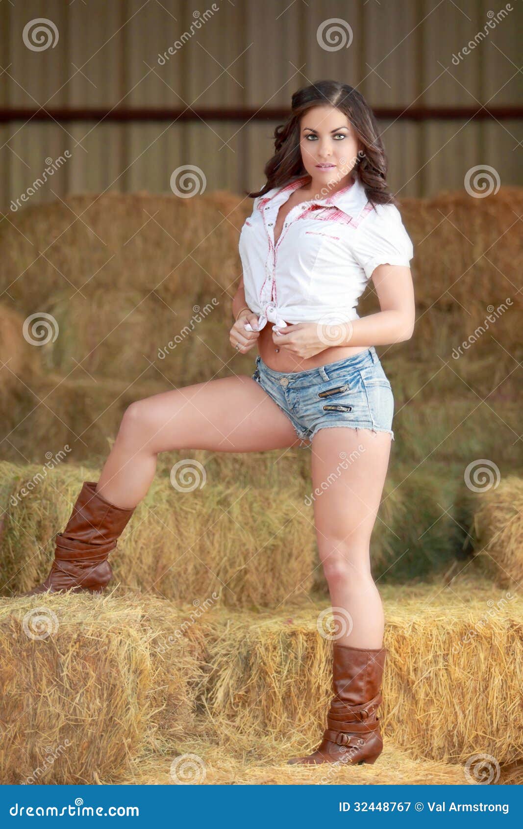 farm girls in daisy duke shorts