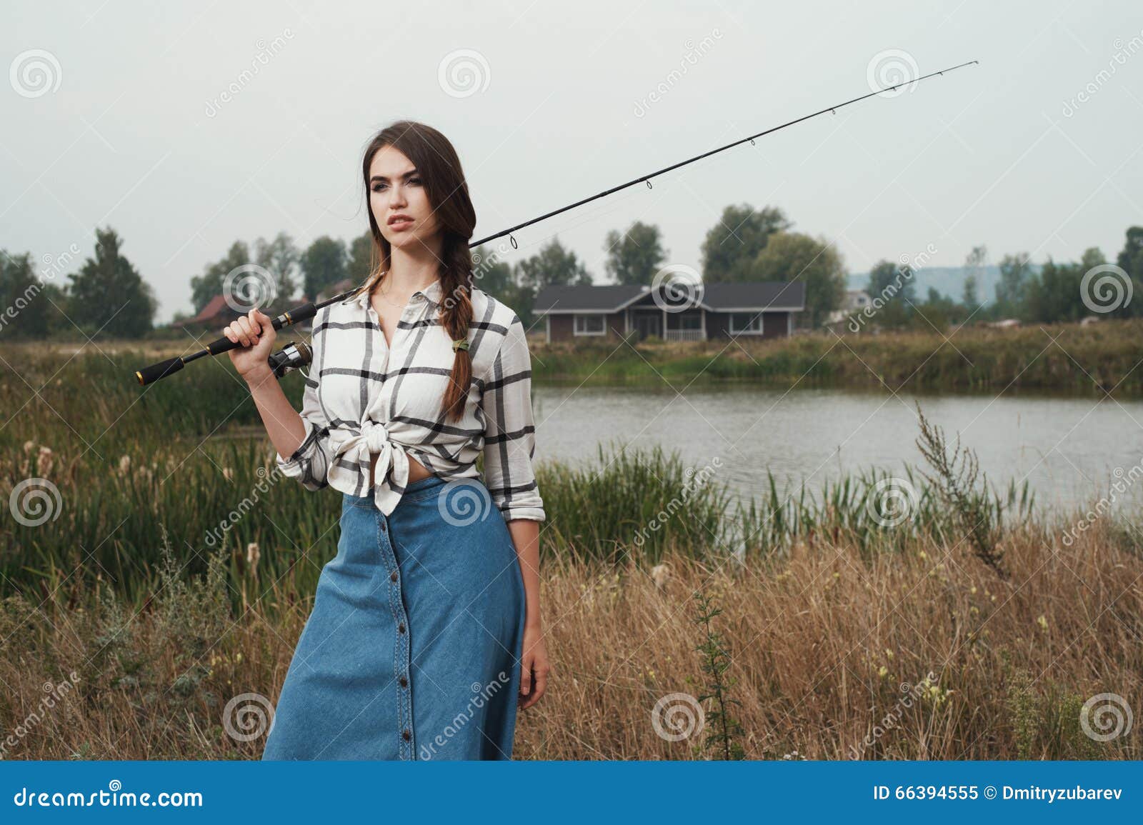 https://thumbs.dreamstime.com/z/country-lady-standing-against-pond-ranch-fish-rod-cute-rural-brown-haired-posing-house-fishing-stands-grass-66394555.jpg