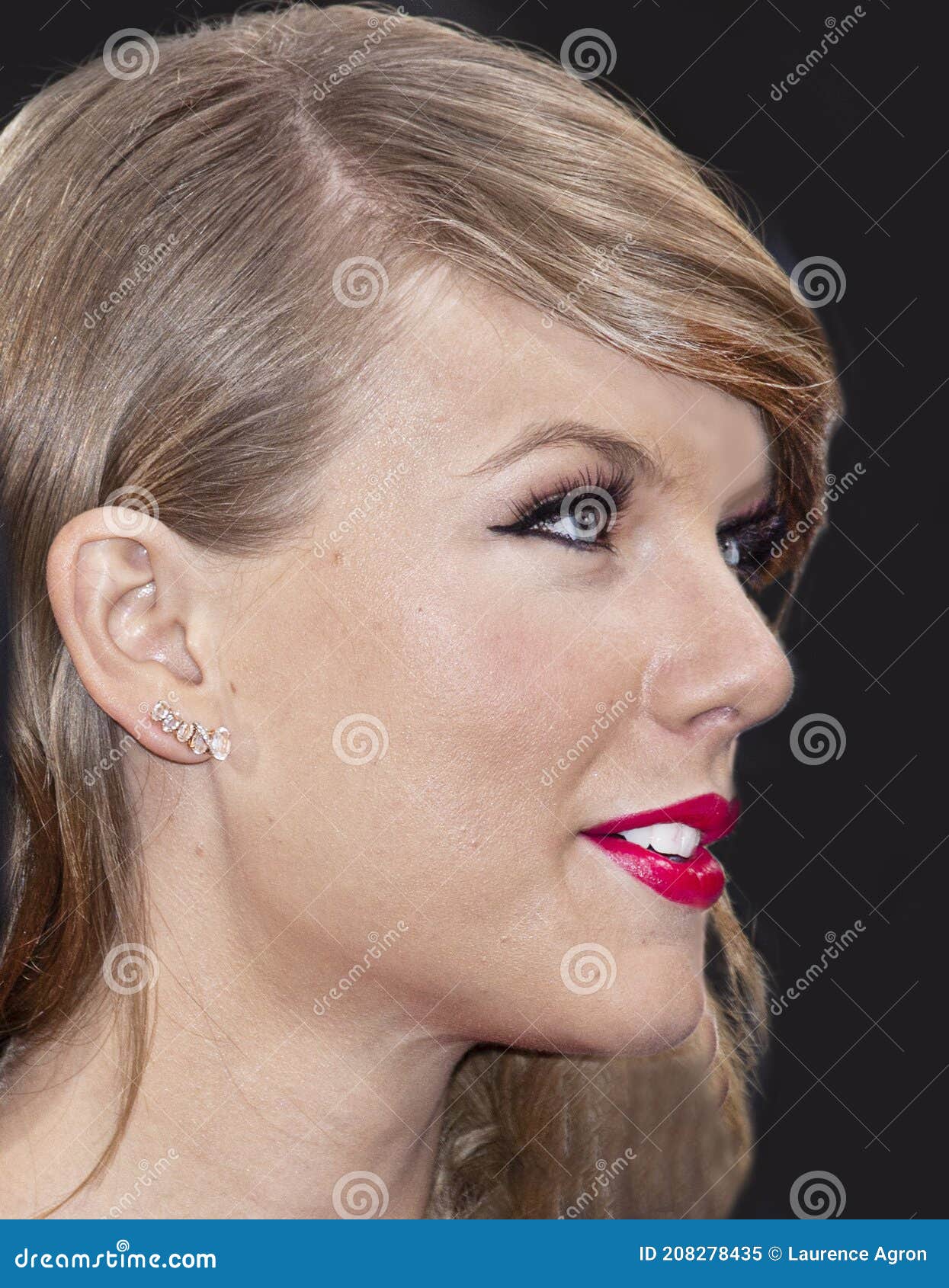 Sexy photos swift taylor Taylor Swift