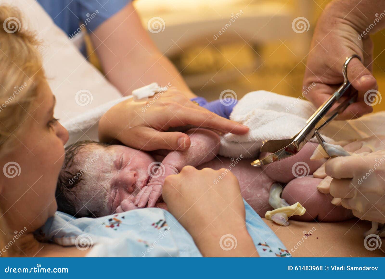 Coupe Du Cordon Ombilical Sur Un Bebe Nouveau Ne Photo Stock Image Du Medecine Espoir Coupe Du Cordon Ombilical Sur Un Bebe Nouveau Ne Photo Stock Image Du Medecine Espoir