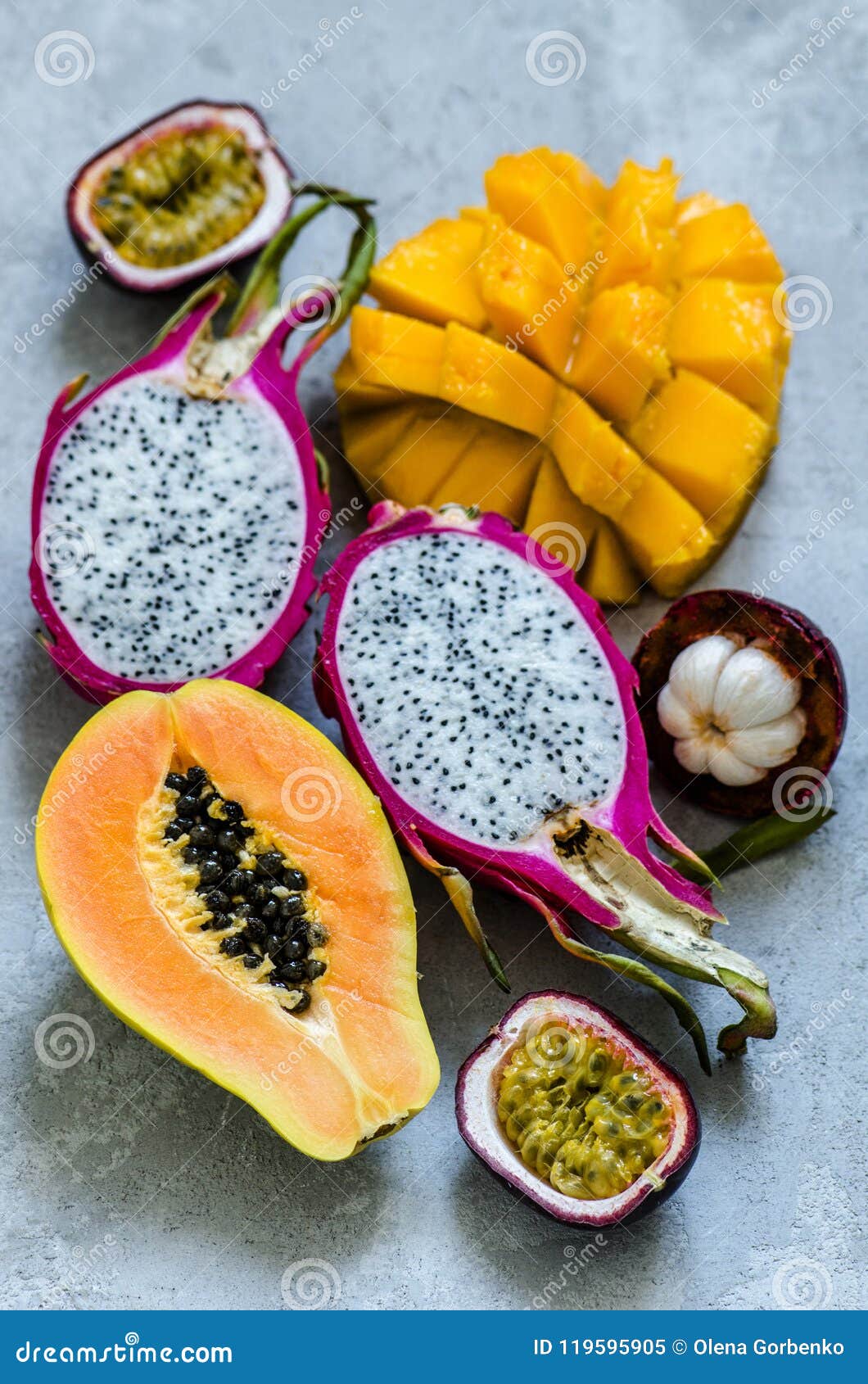 Coupez Les Fruits Exotiques Image stock Image du dessert, couleur