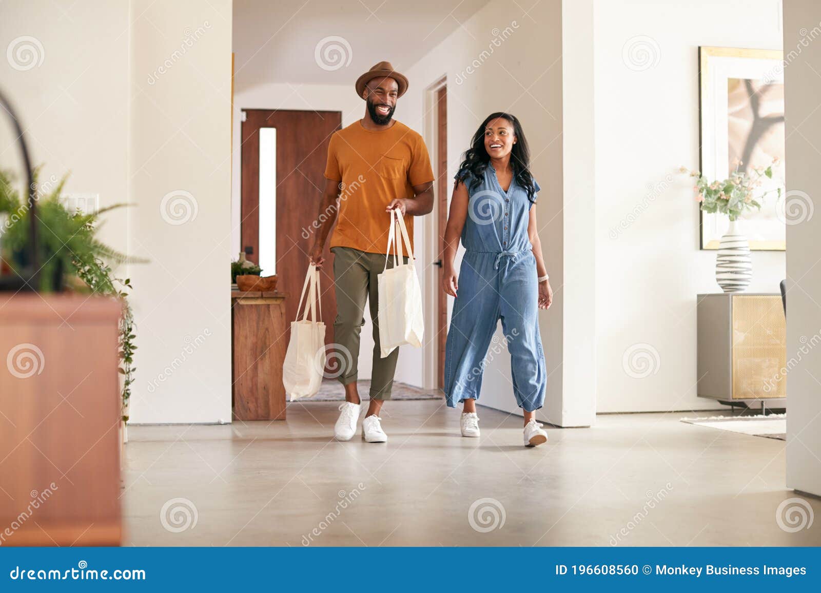 Couple Carrying Reusable Cotton Shopping Bags Retuning Home Stock Photo ...