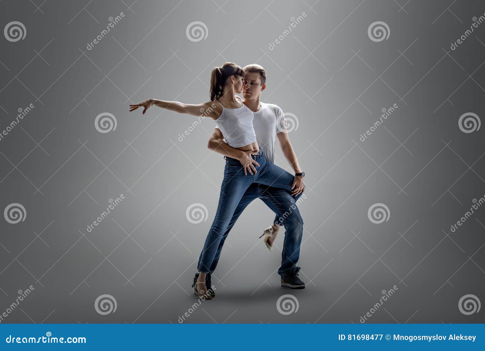 couple dancing social danse