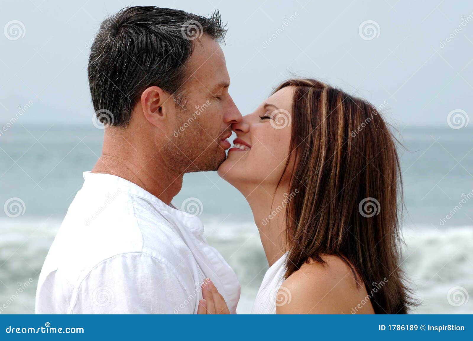 couple kissing