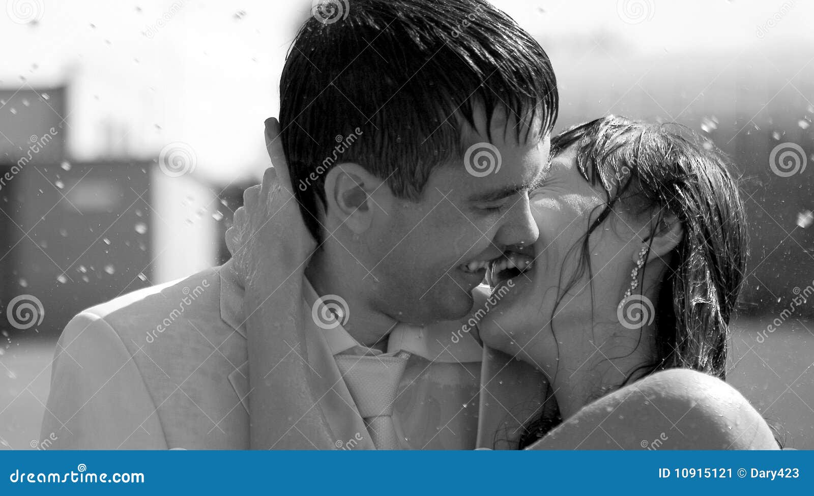 799 Kissing Rain Stock Photos - Free & Royalty-Free Stock Photos from  Dreamstime