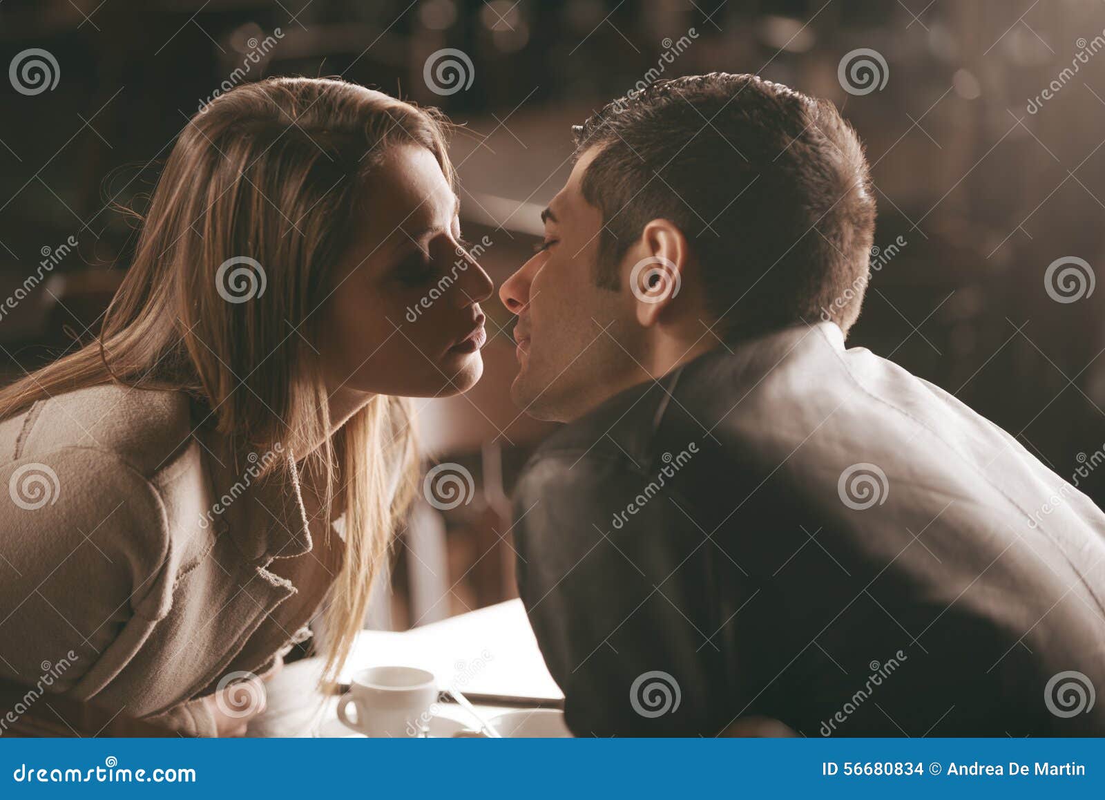 couple kissing