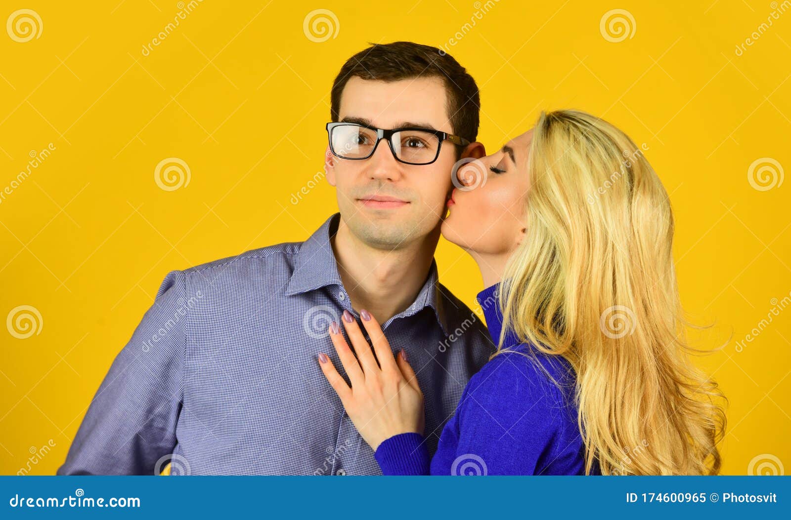 Cutie Glasses Makes Home Visit Kissing Fan Images Telegraph