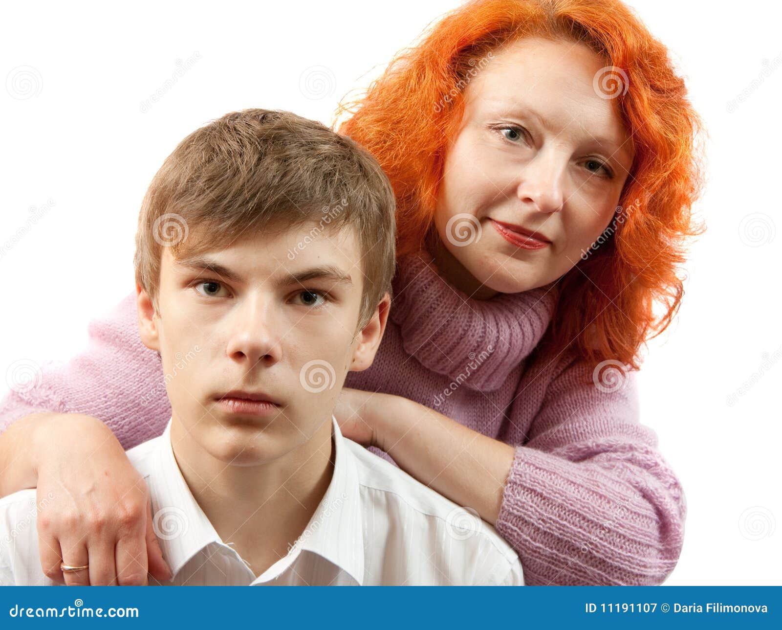 Мама дает внутрь. Рыжая с сыном. Рыжая мать. Несовершеннолетний сын и мать. Фотосессия мама и взрослый сын.