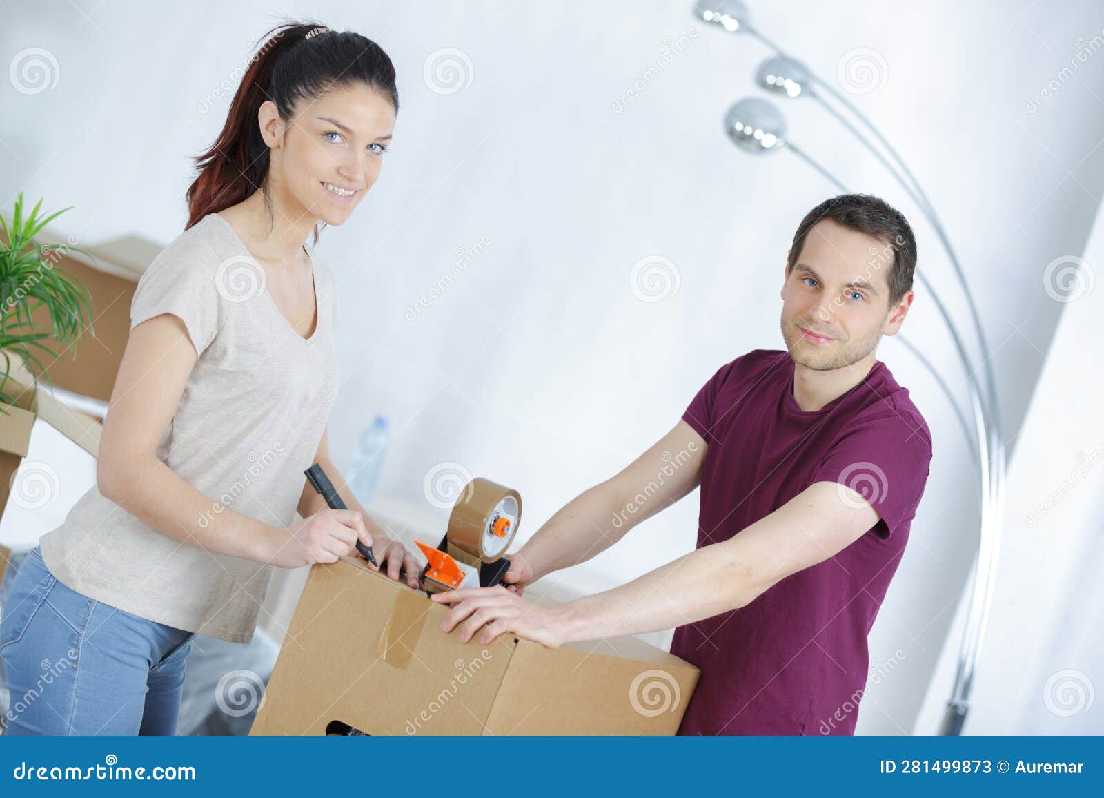 YOU WILL NEVER BELIEVE HOW THIS COUPLE MOVED FROM ONE HOUSE TO ANOTHER WITHOUT MISSING A THING