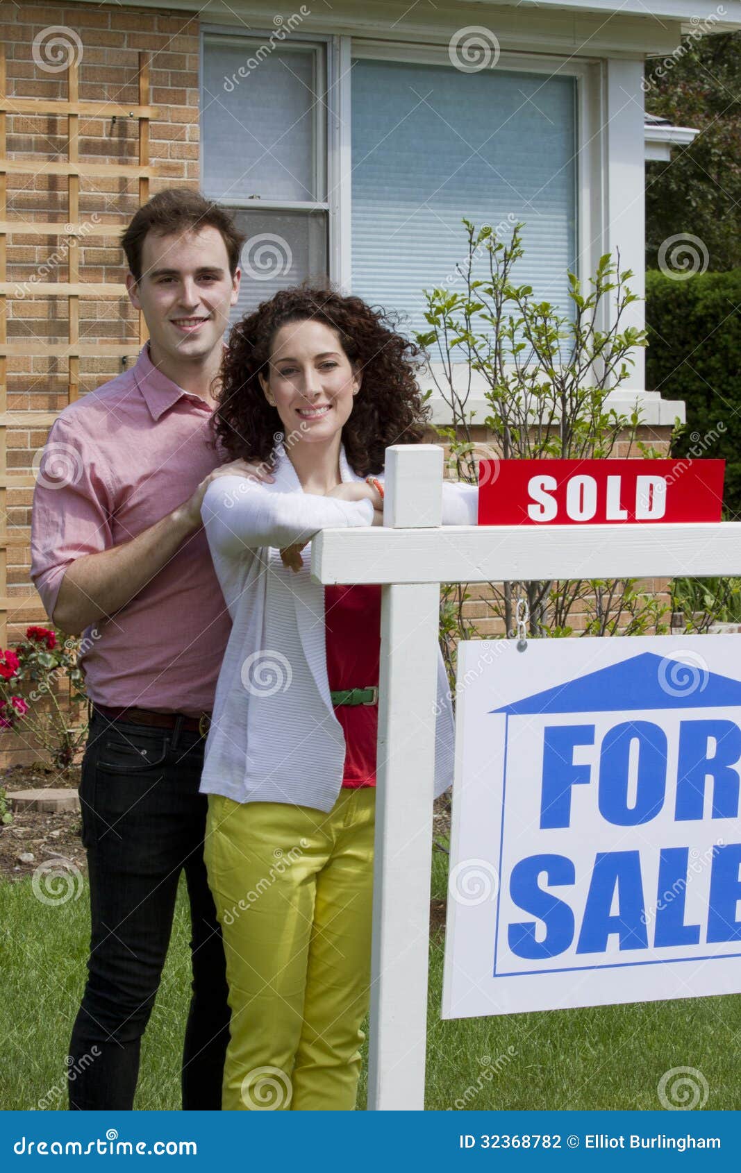 Couple sold home, vertical stock photo. Image of keys 32368782