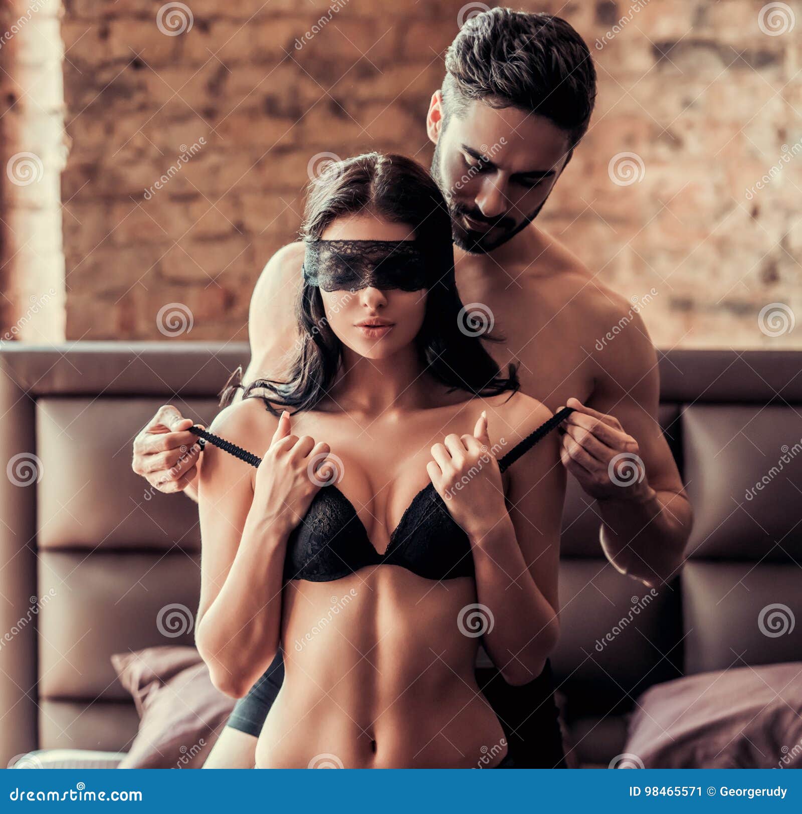 Couples ayant le sexe image stock. Image du caucasien - 98465571